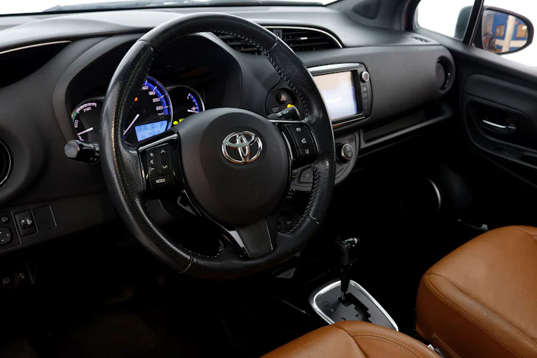 Toyota Yaris 1.5 HSD Hybrid Collection Auto 100cv 5P # NAVY, CUERO, TECHO PANORAMICO foto 15