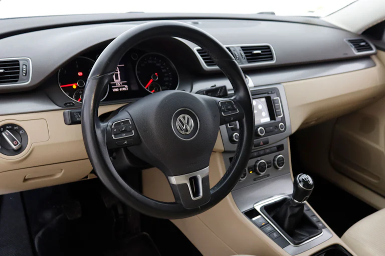 Volkswagen Passat Variant VARIANT 2.0 TDI Advance 140cv 5P # NAVY, BIXENON foto 14