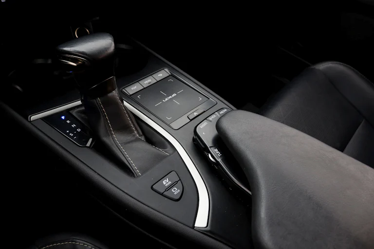 Lexus UX 250h 2.0 4WD Executive 184cv Auto 5P # IVA DEDUCIBLE, NAVY, CUERO, TECHO ELECTRICO, FAROS LED, CAMARA 360 foto 22