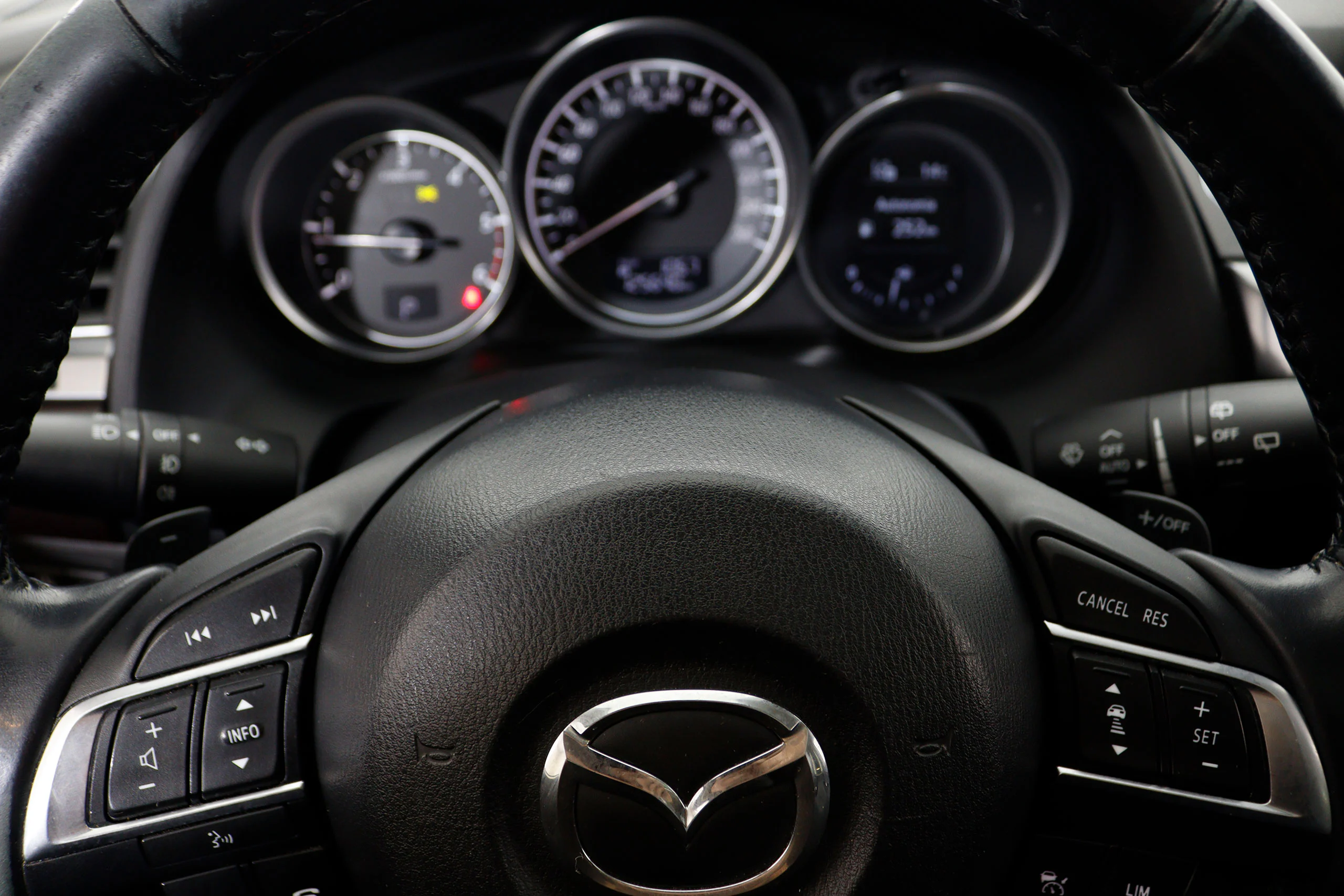 Mazda 6 2.2 DE WGN Luxury 4WD 175cv Auto 5P S/S # NAVY, CUERO, TECHO ELECTRICO, FAROS LED, BOLA REMOLQUE, PARKTRONIC - Foto 21