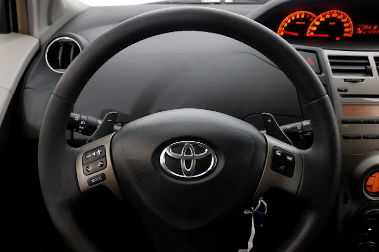Toyota Yaris 1.3 VVT-i TS 100cv Auto 5P # IVA DEDUCIBLE foto 17
