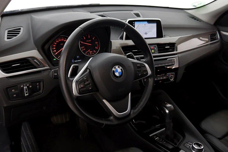 BMW X1 S-Drive18D X-Line 150cv Auto 5P S/S # NAVY, TECHO ELECTRICO PANORAMICO, FAROS LED, PARKTRONIC foto 15