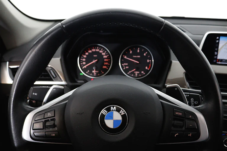 BMW X1 S-Drive18D X-Line 150cv Auto 5P S/S # NAVY, TECHO ELECTRICO PANORAMICO, FAROS LED, PARKTRONIC foto 19