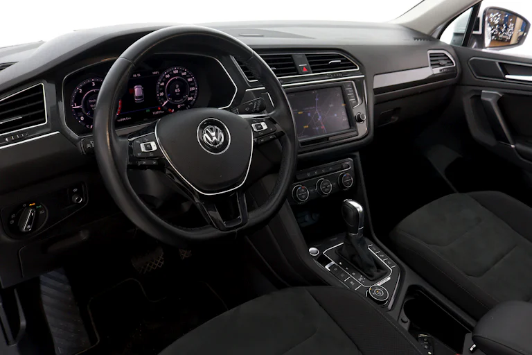Volkswagen Tiguan 2.0 TDI 150cv 4MOTION SPORT Auto 5P S/S # NAVY, TECHO ELECTRICO PANORAMICO, FAROS LED, CAMARA 360 foto 17