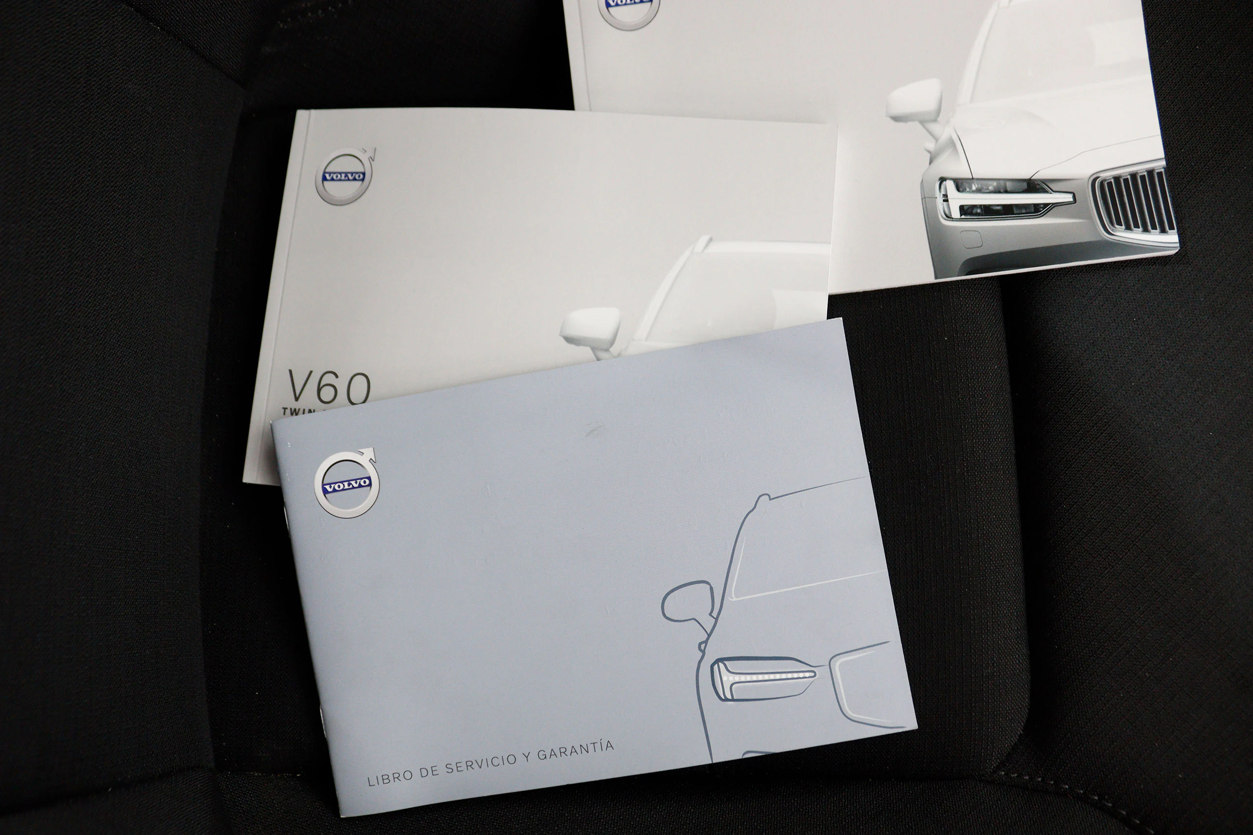 Volvo V60 2.0 T8 AWD Business Plus 390cv Auto 5P # IVA DEDUCIBLE, NAVY, FAROS LED, PARKTRONIC - Foto 24