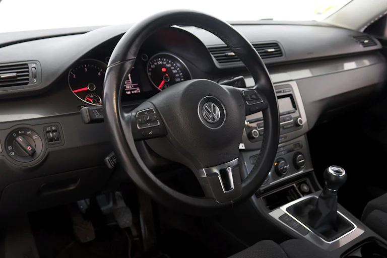 Volkswagen Passat 2.0 TDI Advance 110cv 4P foto 10