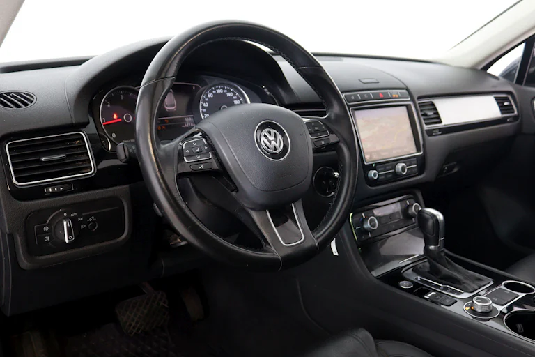 Volkswagen Touareg 3.0 V6 TDI Premium 4Motion 262cv Auto 5P S/S # NAVY, CUERO, TECHO ELECTRICO PANORAMICO, BIXENON, BOLA REMOLQUE, CAMARA 360 foto 15