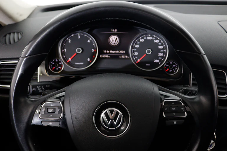 Volkswagen Touareg 3.0 V6 TDI Premium 4Motion 262cv Auto 5P S/S # NAVY, CUERO, TECHO ELECTRICO PANORAMICO, BIXENON, BOLA REMOLQUE, CAMARA 360 foto 19
