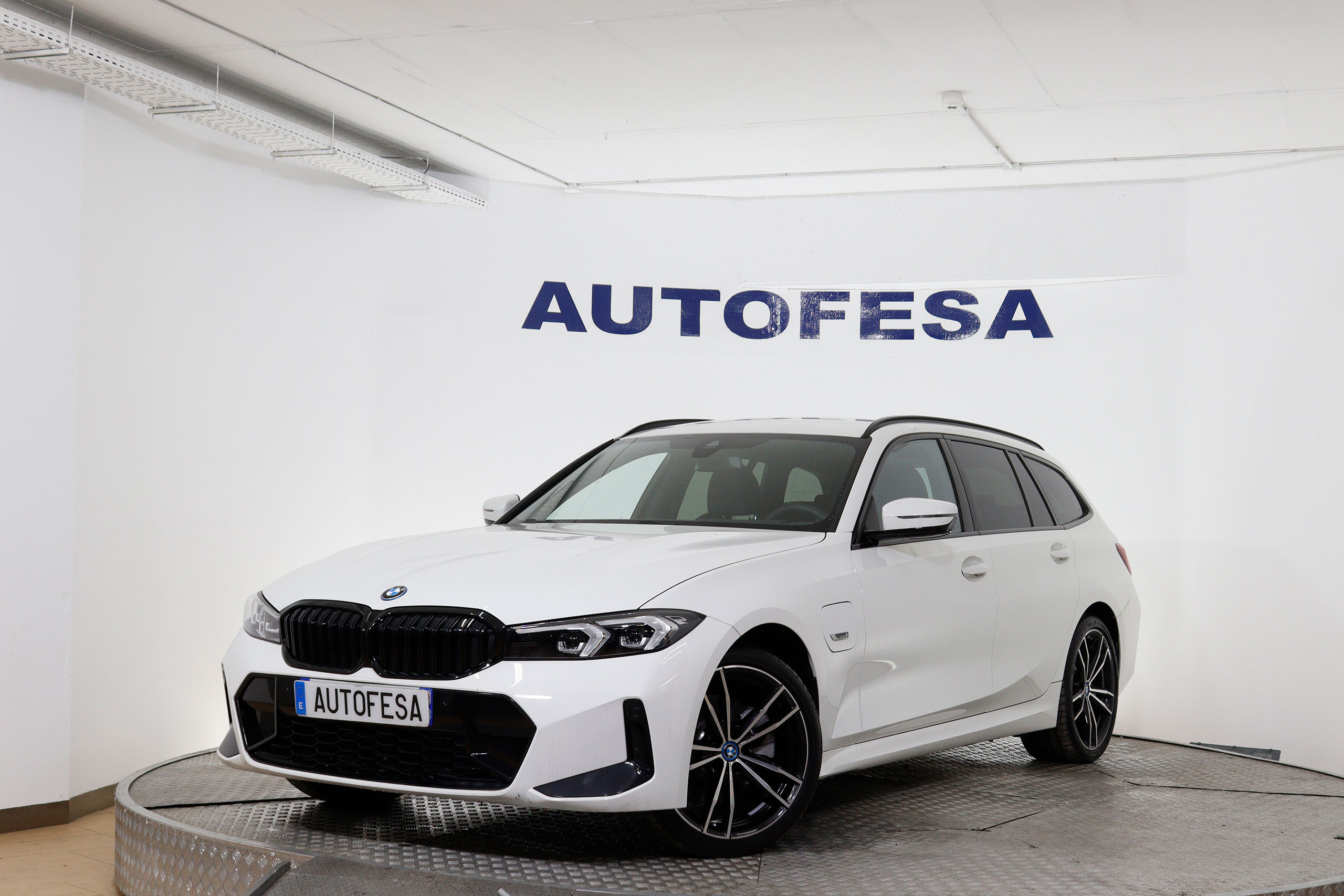 BMW 320 SERIE 3 320e Touring M-Sport Auto Hibrido Enchufable 204cv 5P # NUEVO A ESTRENAR,GARANTIA FAB 01/2025,NAVY,FAROS LED foto 1