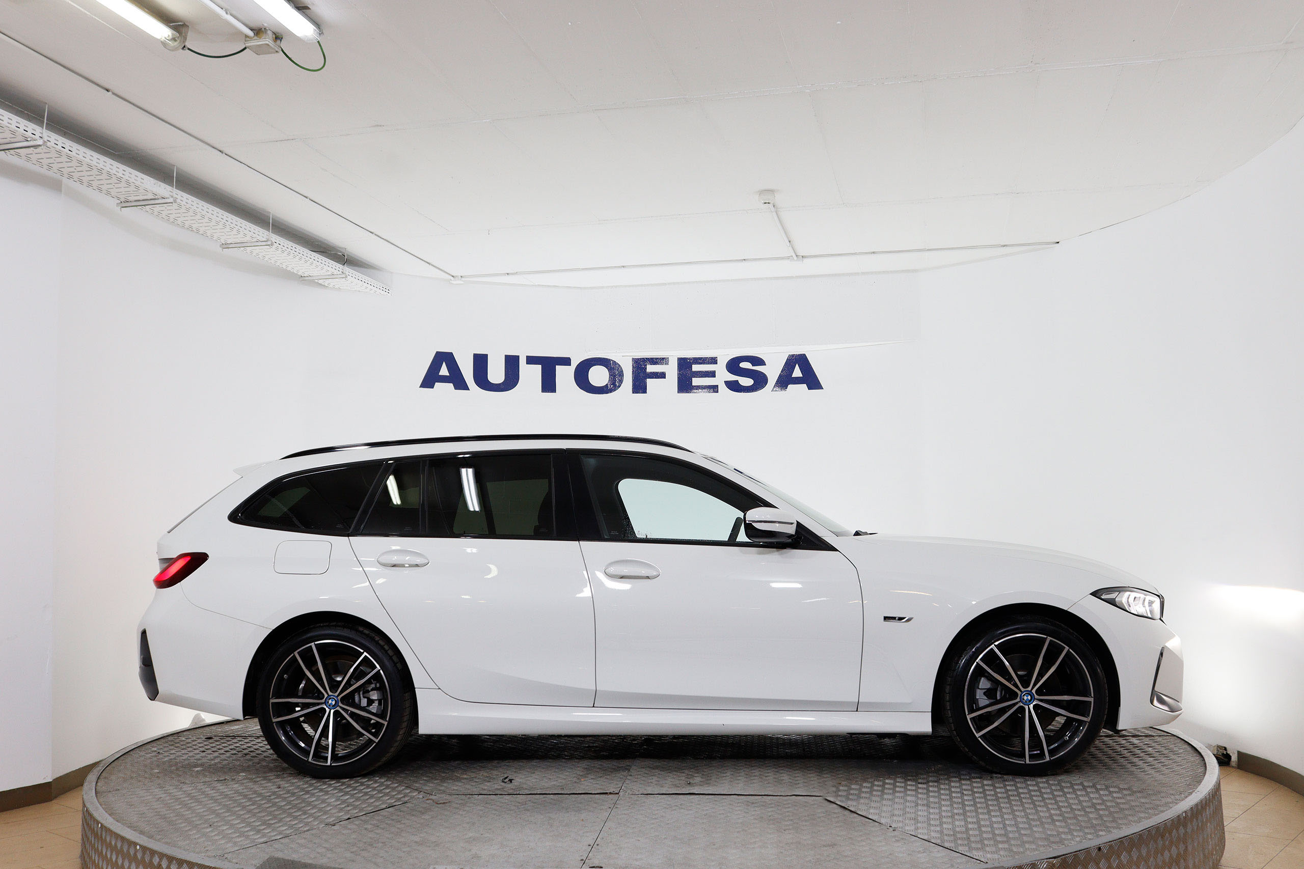 BMW 320 SERIE 3 320e Touring M-Sport Auto Hibrido Enchufable 204cv 5P # NUEVO A ESTRENAR,GARANTIA FAB 01/2025,NAVY,FAROS LED foto 10