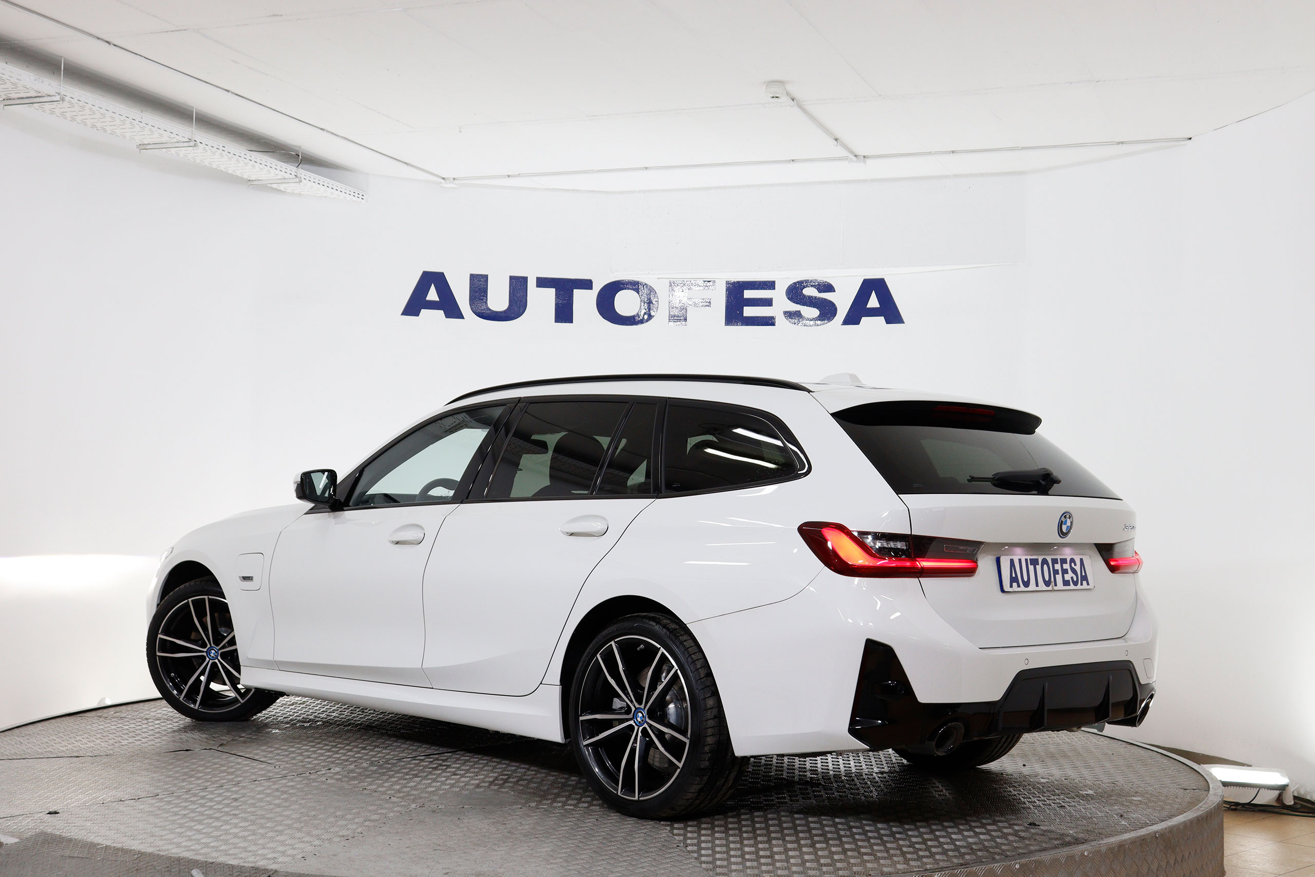 BMW 320 SERIE 3 320e Touring M-Sport Auto Hibrido Enchufable 204cv 5P # NUEVO A ESTRENAR,GARANTIA FAB 01/2025,NAVY,FAROS LED foto 9