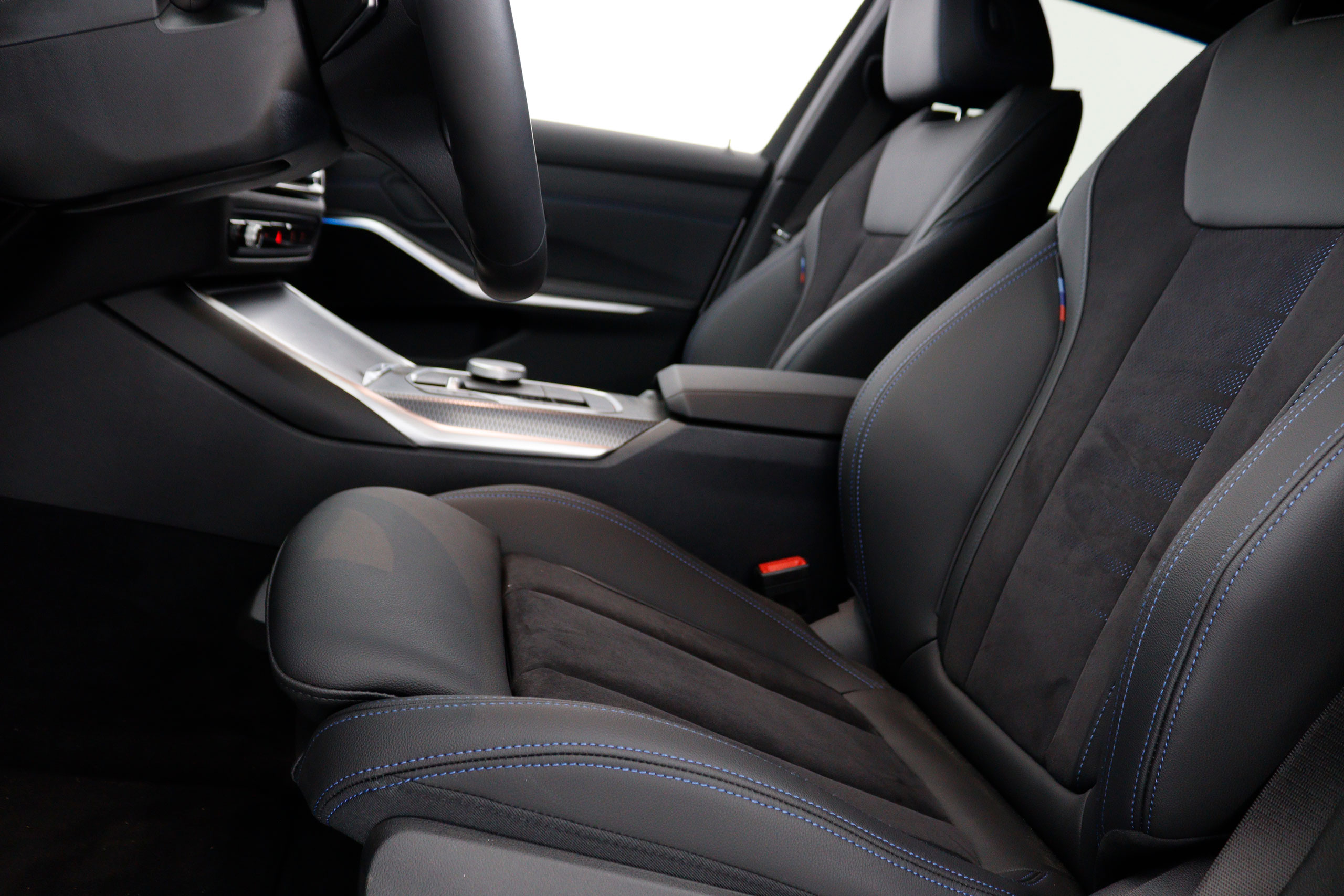 BMW 320 SERIE 3 320e Touring M-Sport Auto Hibrido Enchufable 204cv 5P # NUEVO A ESTRENAR,GARANTIA FAB 01/2025,NAVY,FAROS LED foto 24