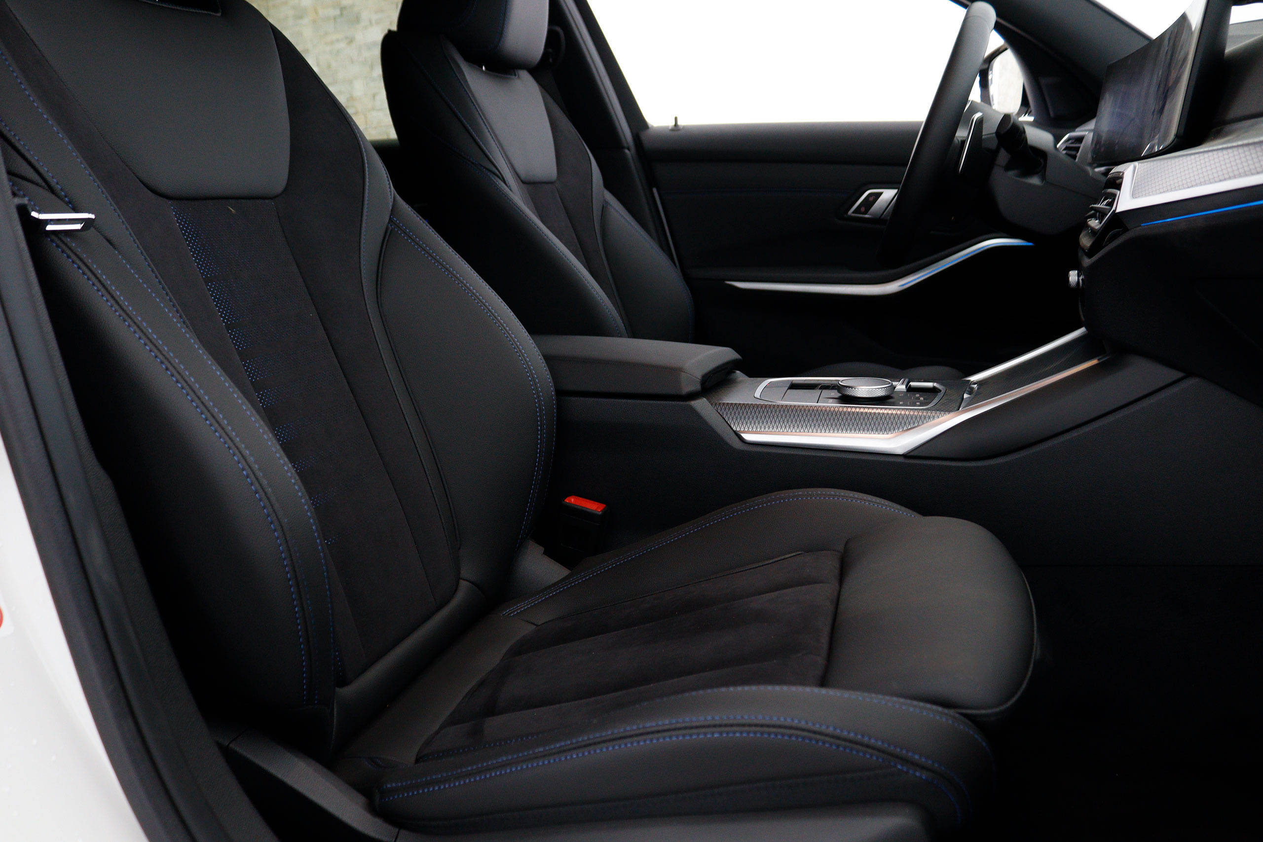 BMW 320 SERIE 3 320e Touring M-Sport Auto Hibrido Enchufable 204cv 5P # NUEVO A ESTRENAR,GARANTIA FAB 01/2025,NAVY,FAROS LED foto 25