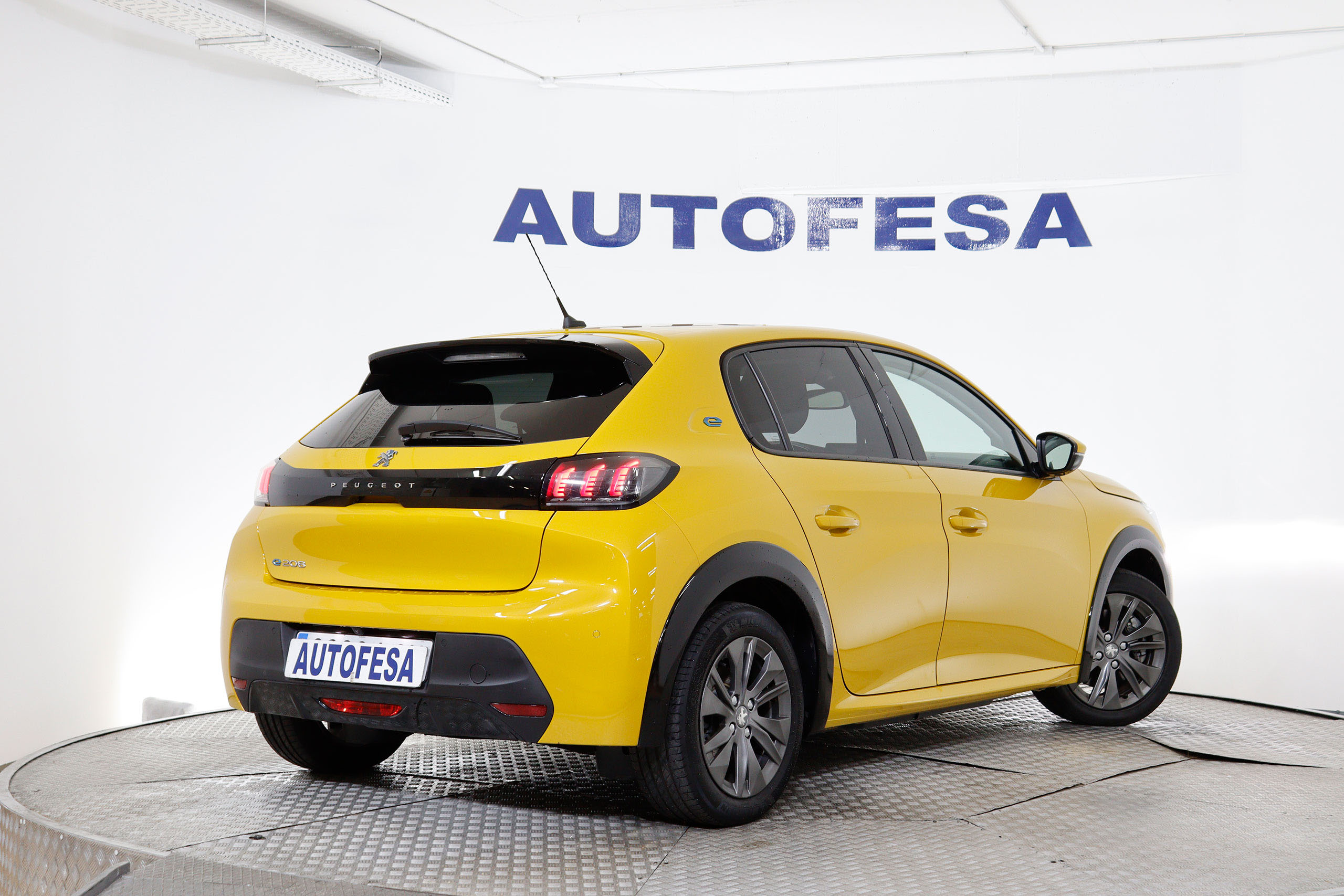 Peugeot E-208 Electrico Allure 50KW 136cv Auto 5P # FAROS LED foto 6