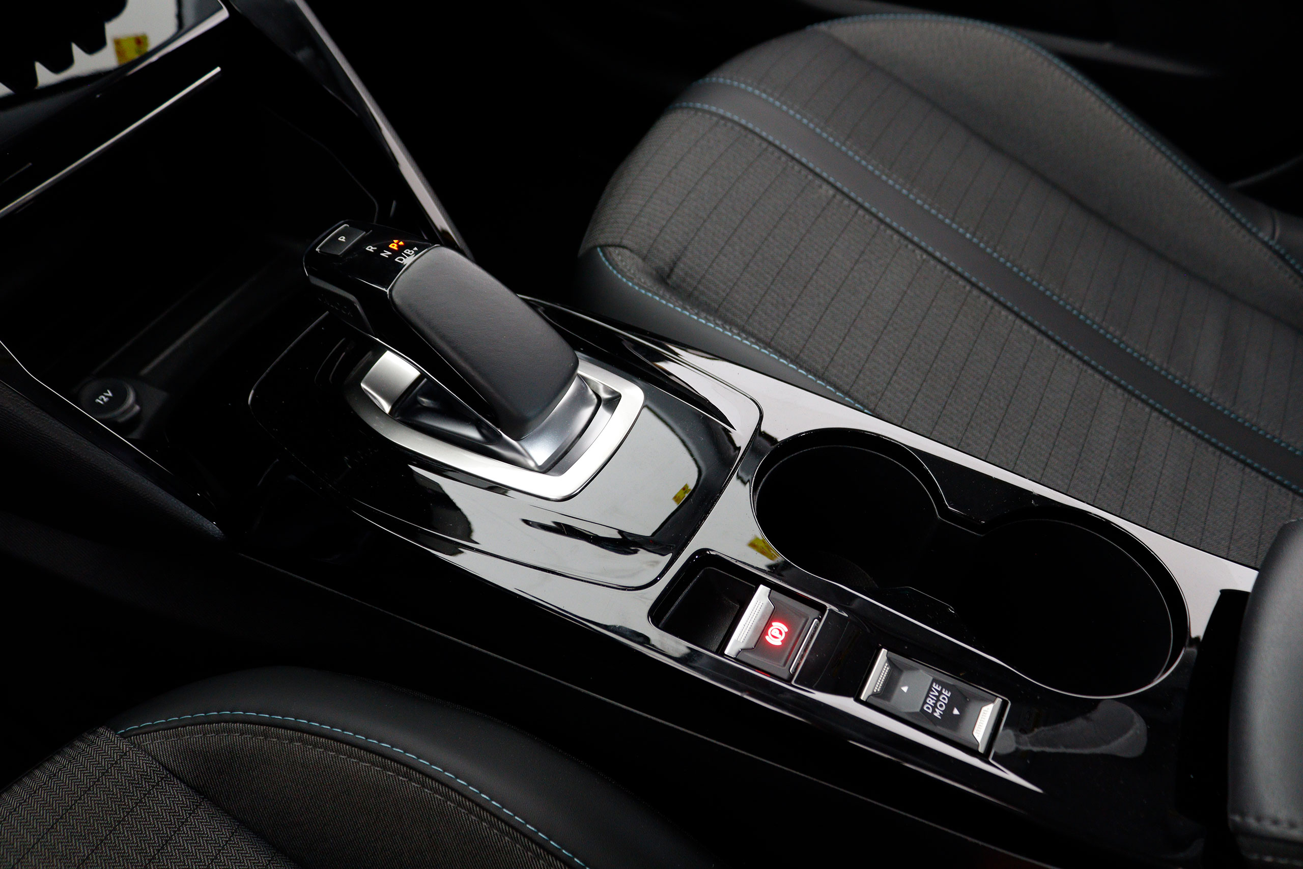 Peugeot E-208 Electrico Allure 50KW 136cv Auto 5P # FAROS LED foto 20