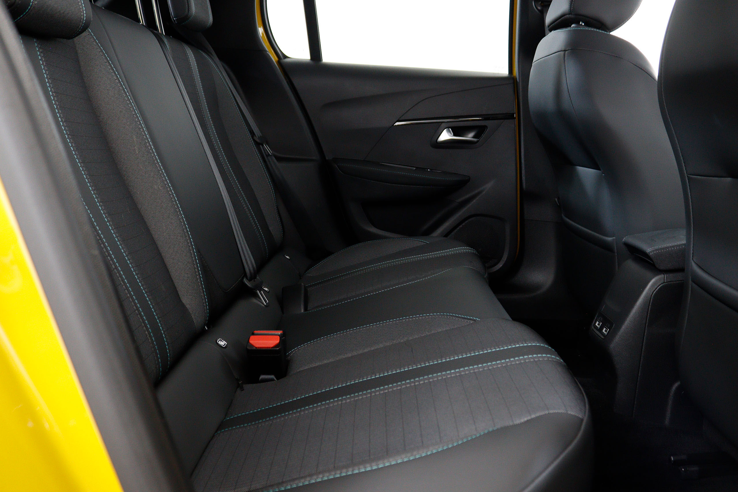 Peugeot E-208 Electrico Allure 50KW 136cv Auto 5P # FAROS LED foto 23