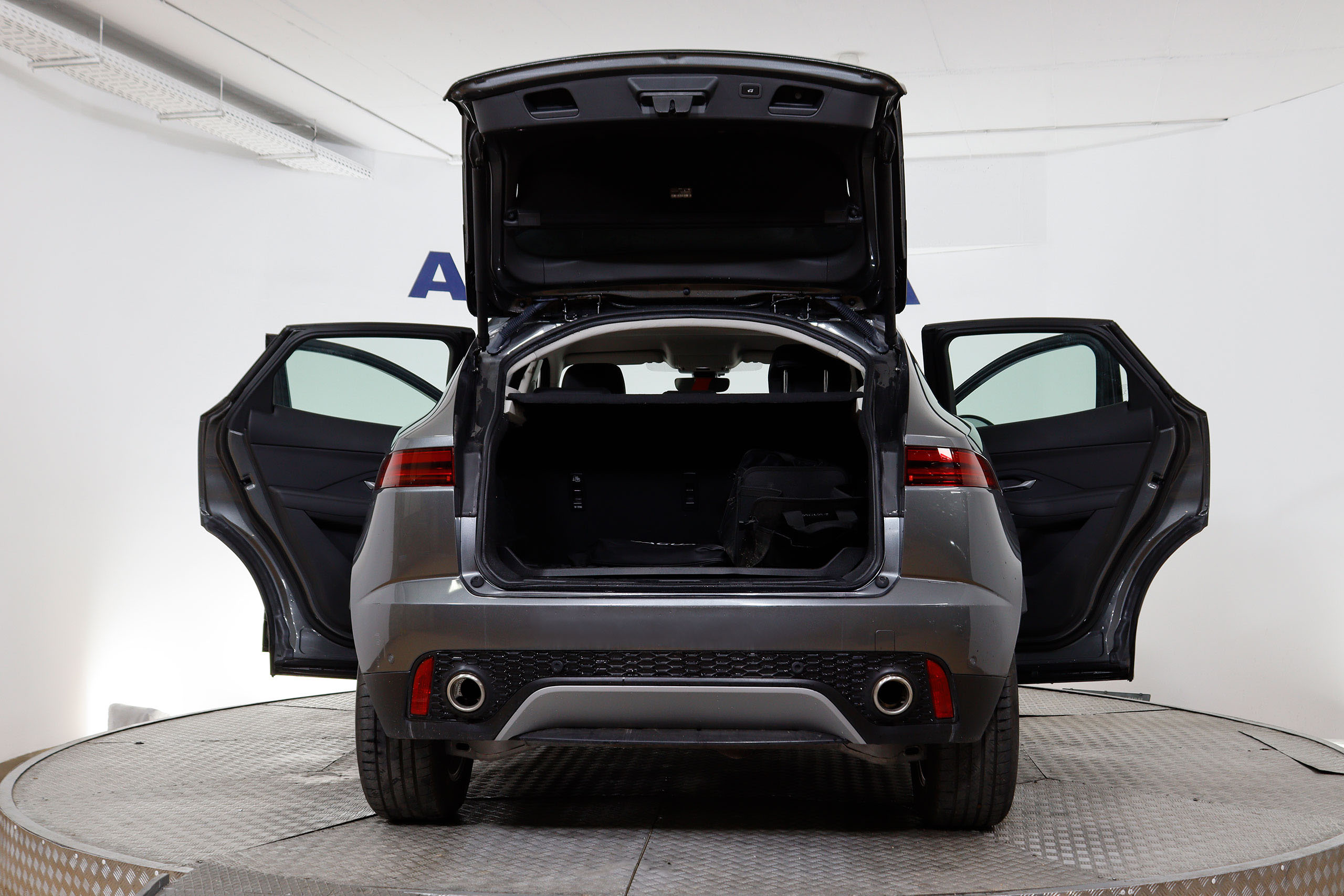 Jaguar E-pace 2.0 P 4WD 200cv Auto 5P S/S # NAVY, CUERO, FAROS LED, CAMARA 360 foto 13