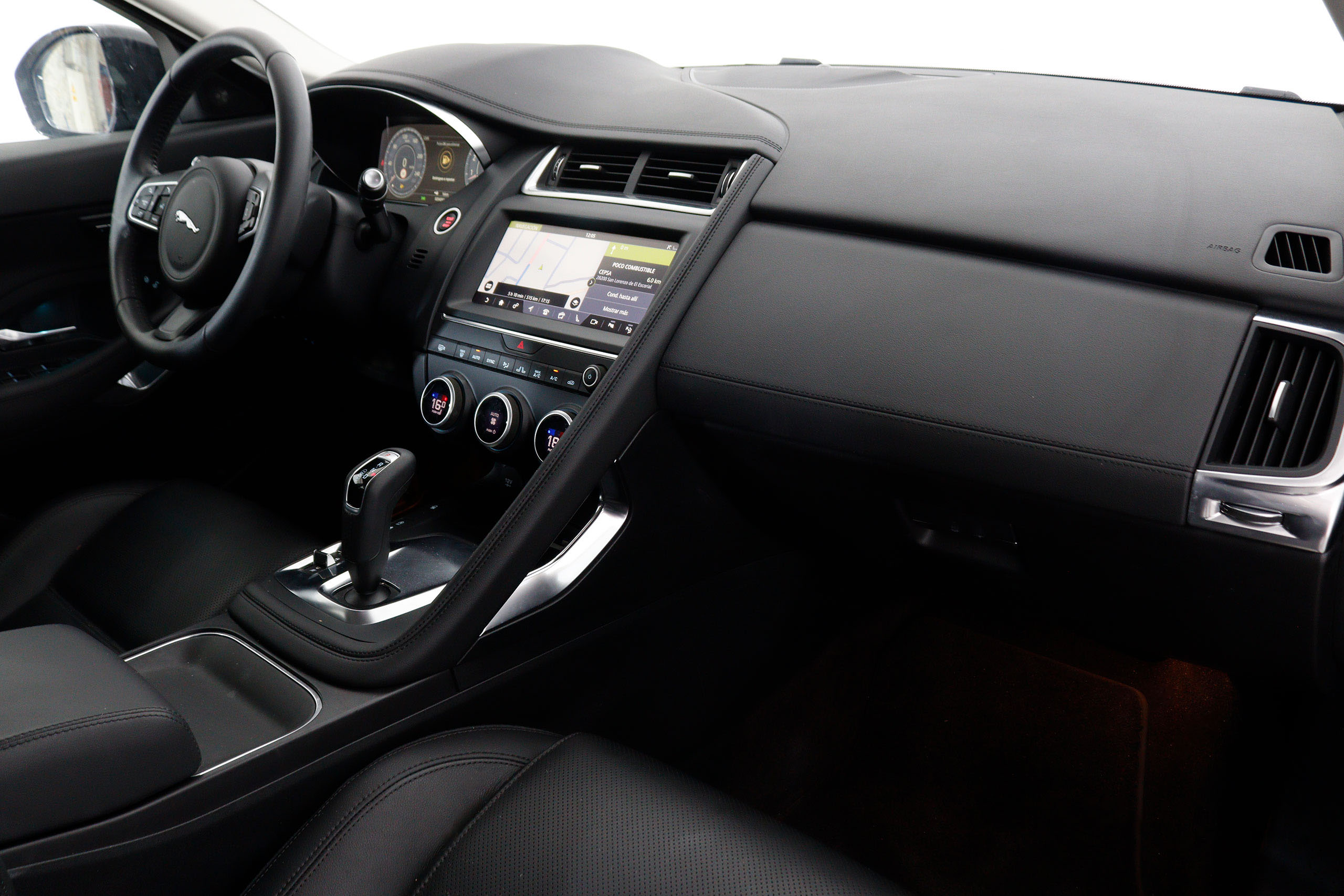 Jaguar E-pace 2.0 P 4WD 200cv Auto 5P S/S # NAVY, CUERO, FAROS LED, CAMARA 360 foto 17