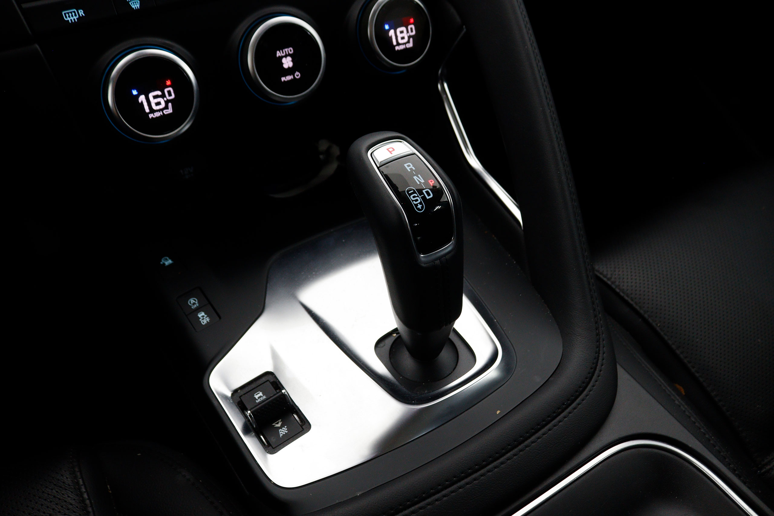 Jaguar E-pace 2.0 P 4WD 200cv Auto 5P S/S # NAVY, CUERO, FAROS LED, CAMARA 360 foto 22