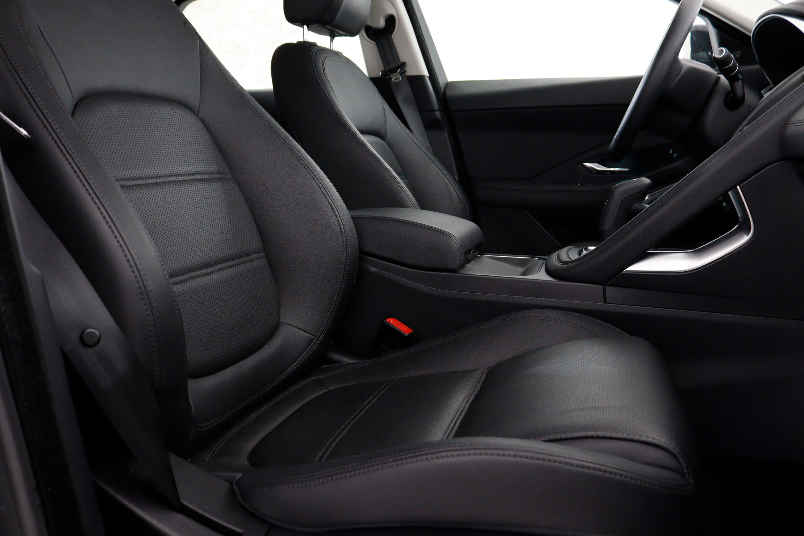 Jaguar E-pace 2.0 P 4WD 200cv Auto 5P S/S # NAVY, CUERO, FAROS LED, CAMARA 360 foto 24