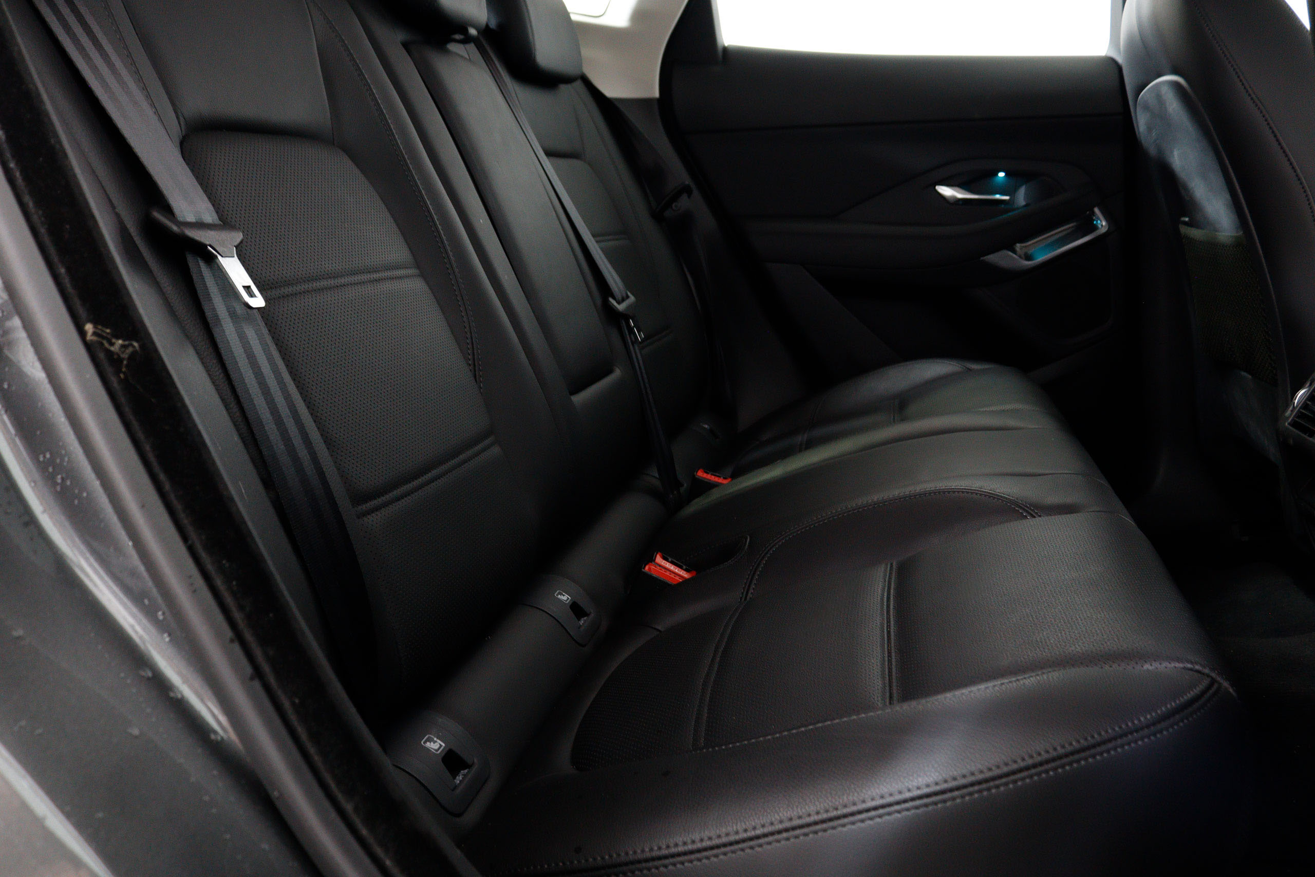 Jaguar E-pace 2.0 P 4WD 200cv Auto 5P S/S # NAVY, CUERO, FAROS LED, CAMARA 360 foto 25