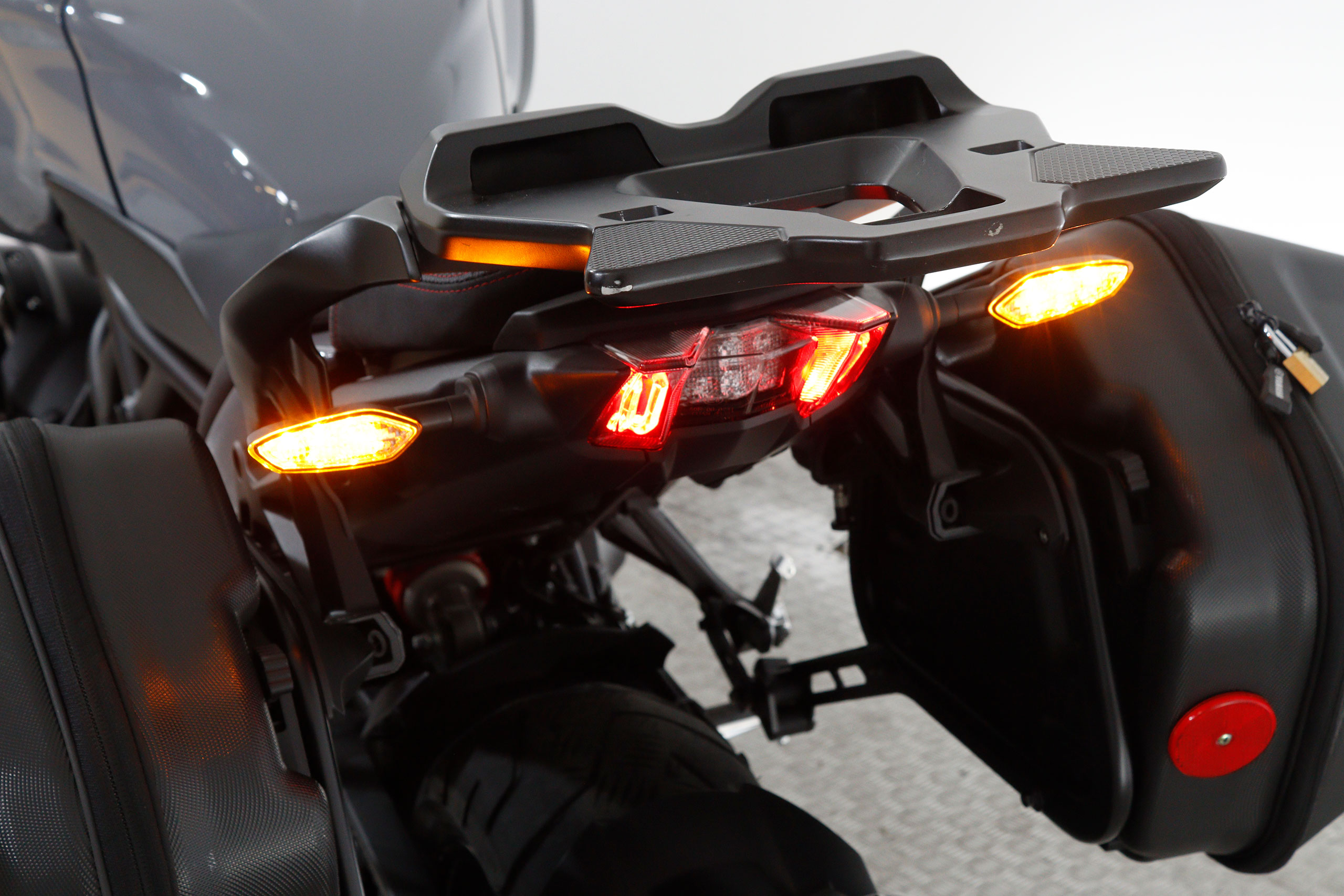 Yamaha Niken NIKEN GT 850 115cv ABS #GARANTIA FABRICA 12/2025, KIT MALETAS,RUEDAS NUEVAS foto 21