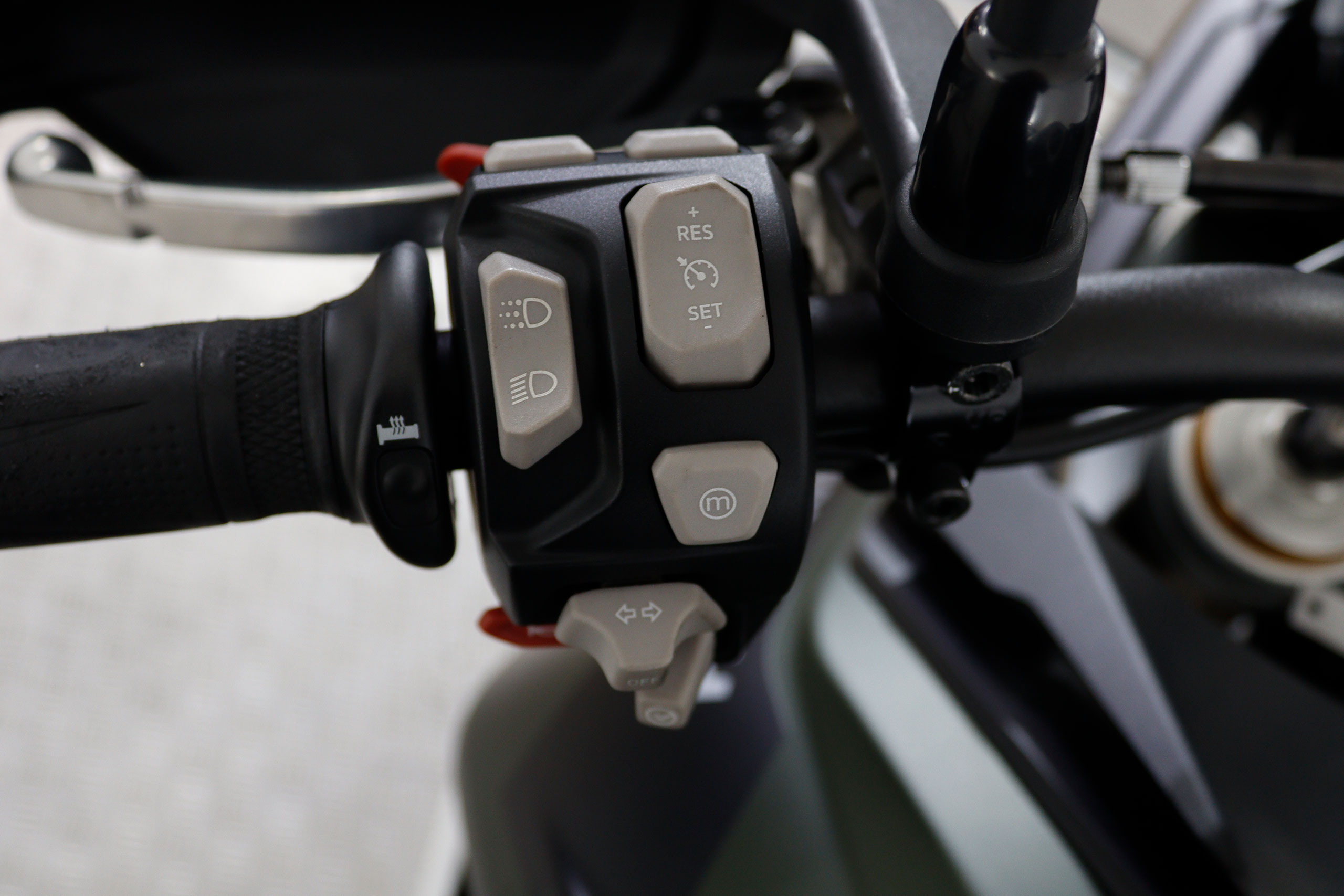 Triumph Tiger 900 TIGER 900 RALLY 95CV ABS # ASIENTOS TERMICOS foto 11