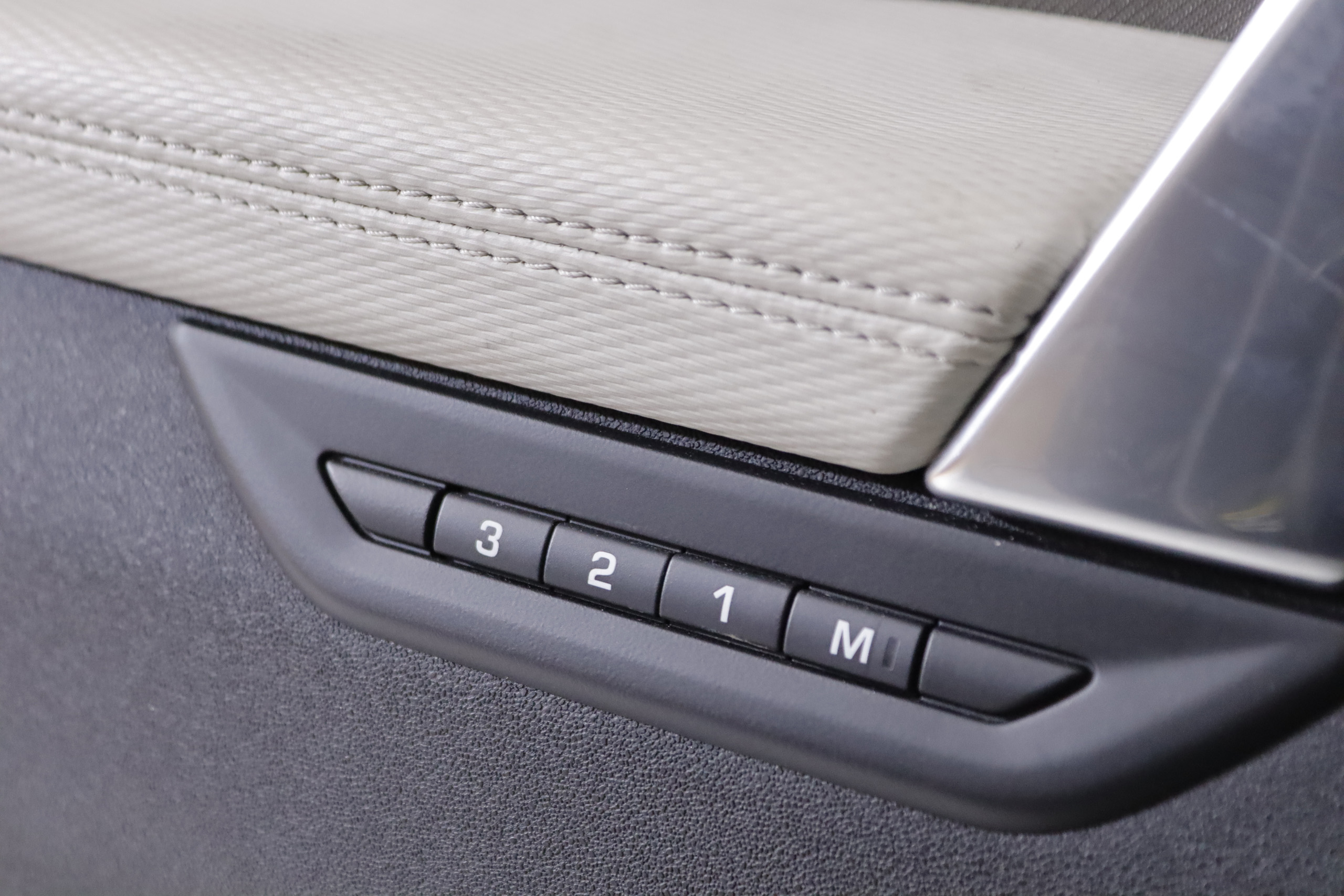 Land Rover Discovery Sport 2.0 D HYBRID R-DYNAMIC 4X4 AUTO MHEV 150cv 5P # IVA DEDUCIBLE, TECHO PANORAMICO, NAVY, CUERO, foto 24