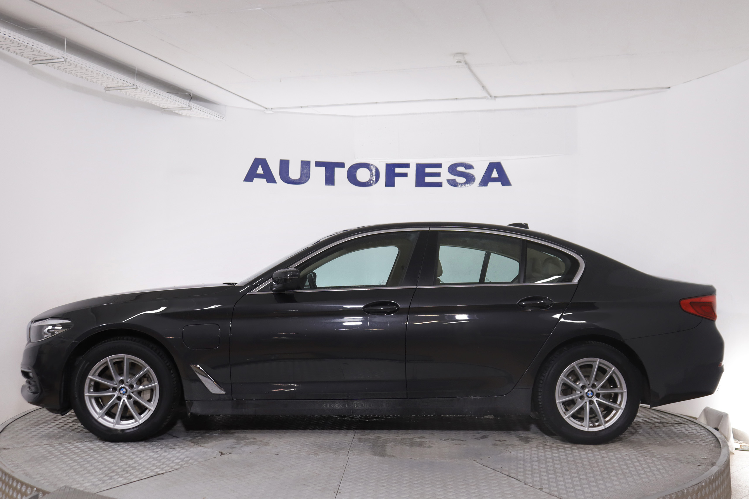BMW 530 2.0 iPERFORMANCE AUTO 252cv 4P # IVA DEDUCIBLE, NAVY, CUERO foto 5