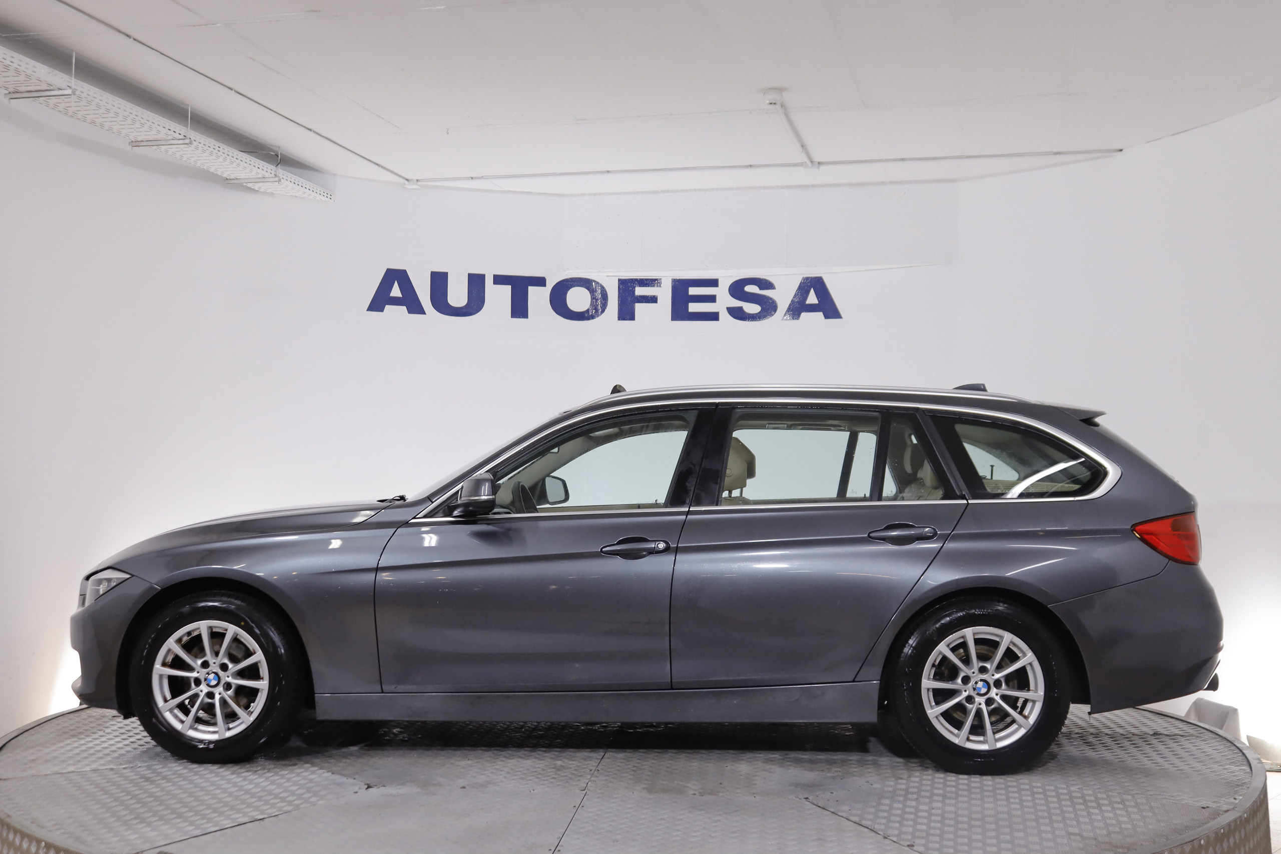BMW 318 2.0 TOURING AUTO 143cv 5P # TECHO ELEC PANORAMICO, NAVY, CUERO foto 5
