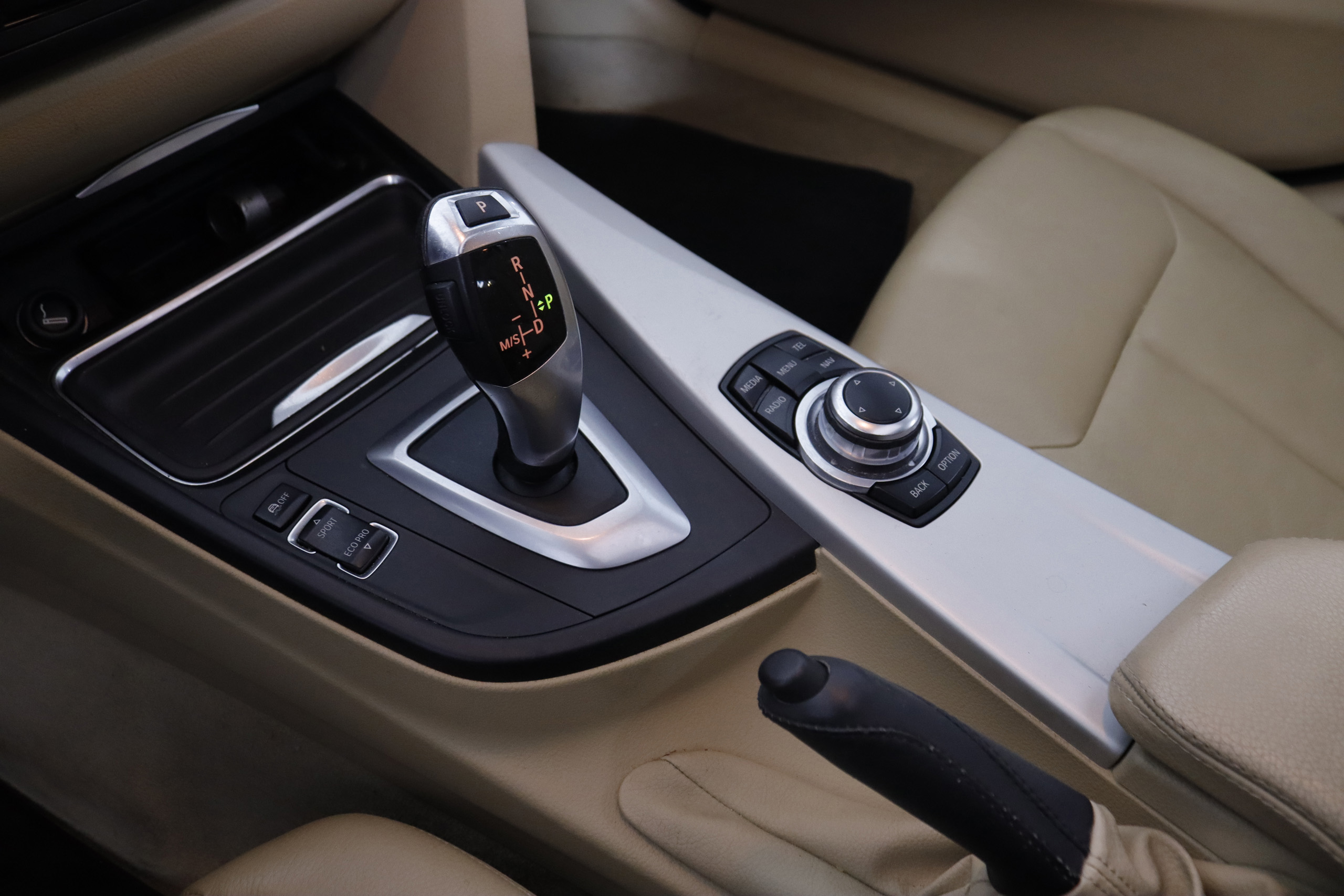 BMW 318 2.0 TOURING AUTO 143cv 5P # TECHO ELEC PANORAMICO, NAVY, CUERO foto 19