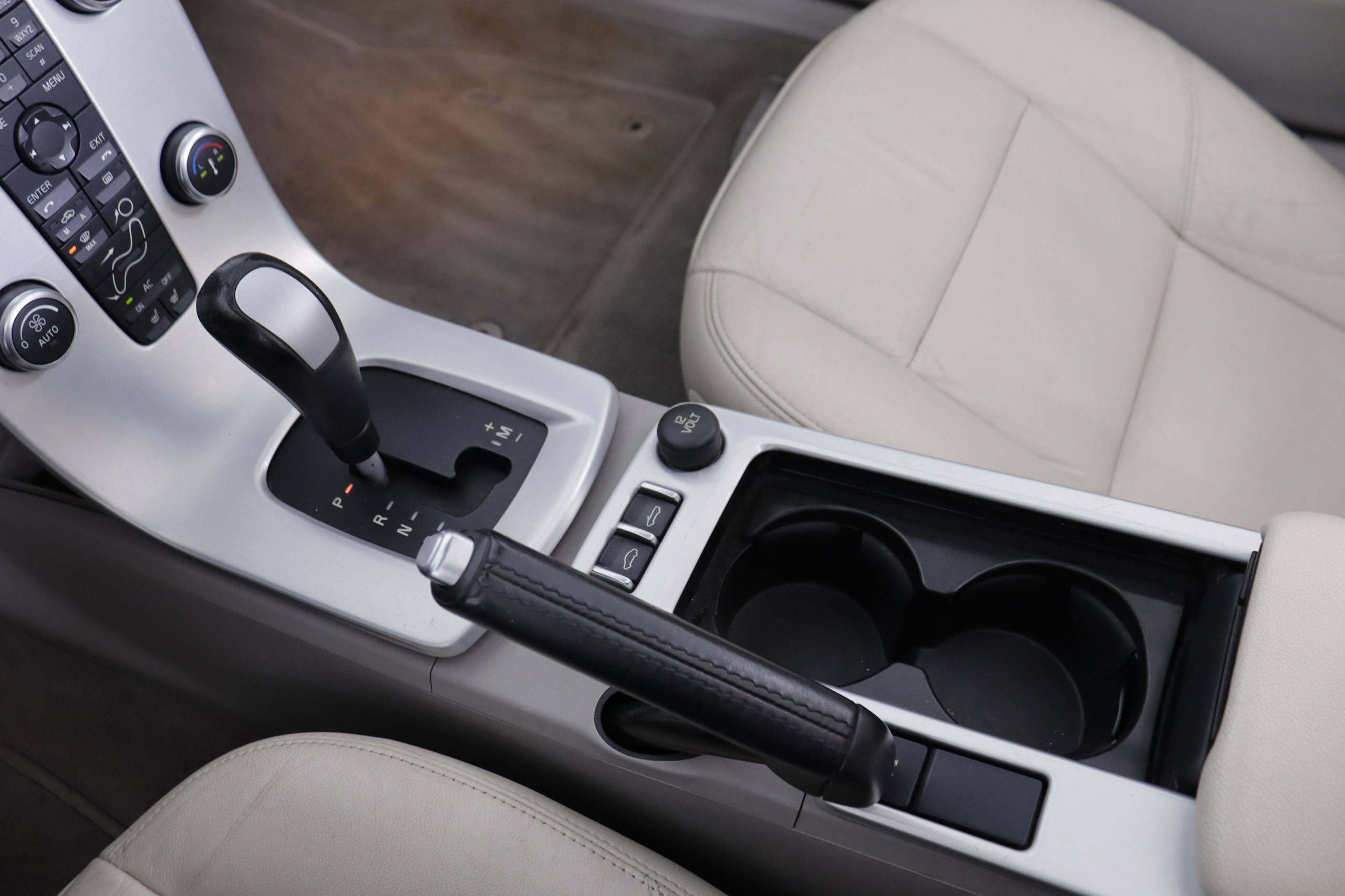 Volvo C70 2.0 MOMENTUM D3 AUTO 150cv 2P # PARKTRONIC foto 19