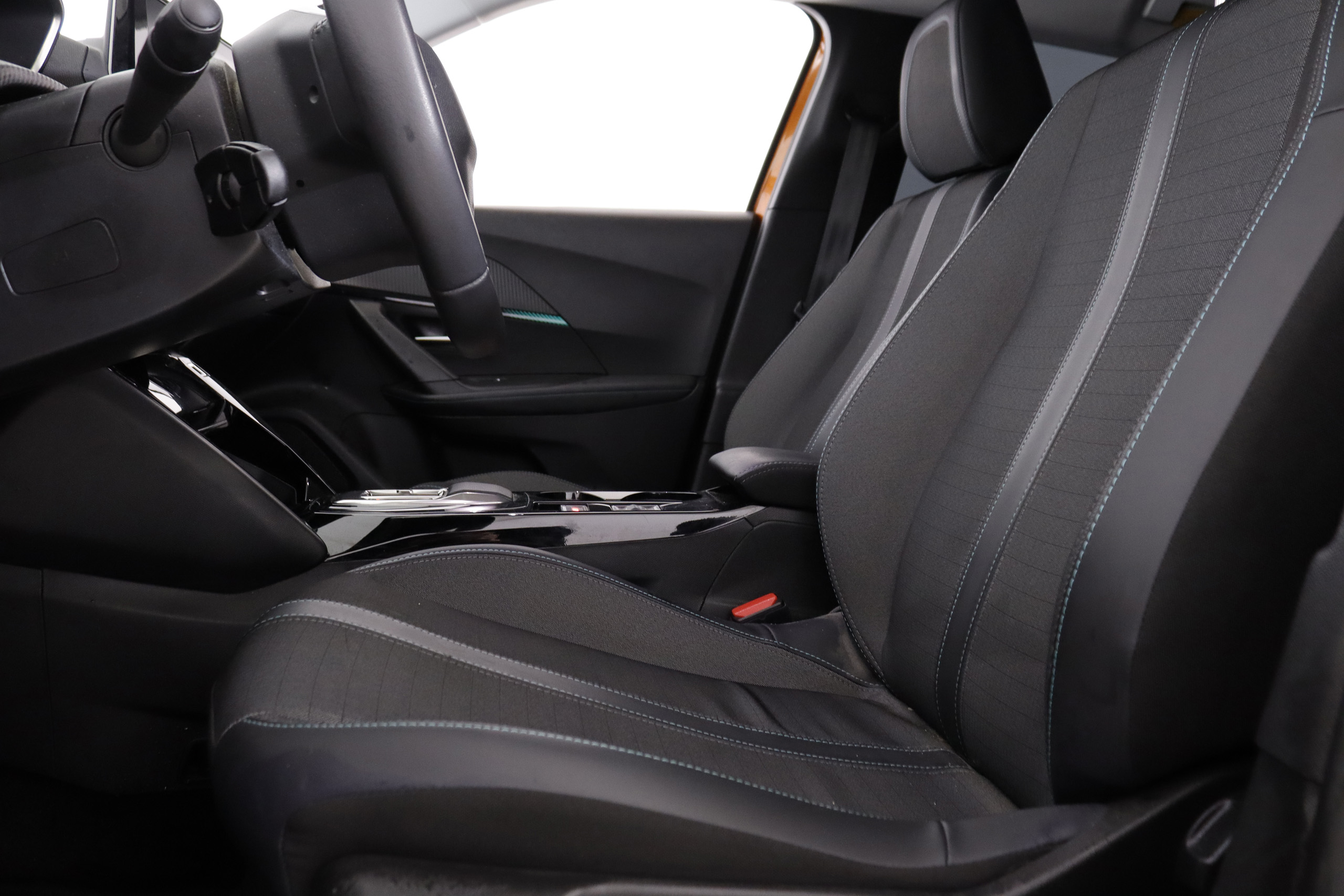 Peugeot 2008 ALLURE ELECTRICO AUTO 136cv 5P # NAVY foto 22