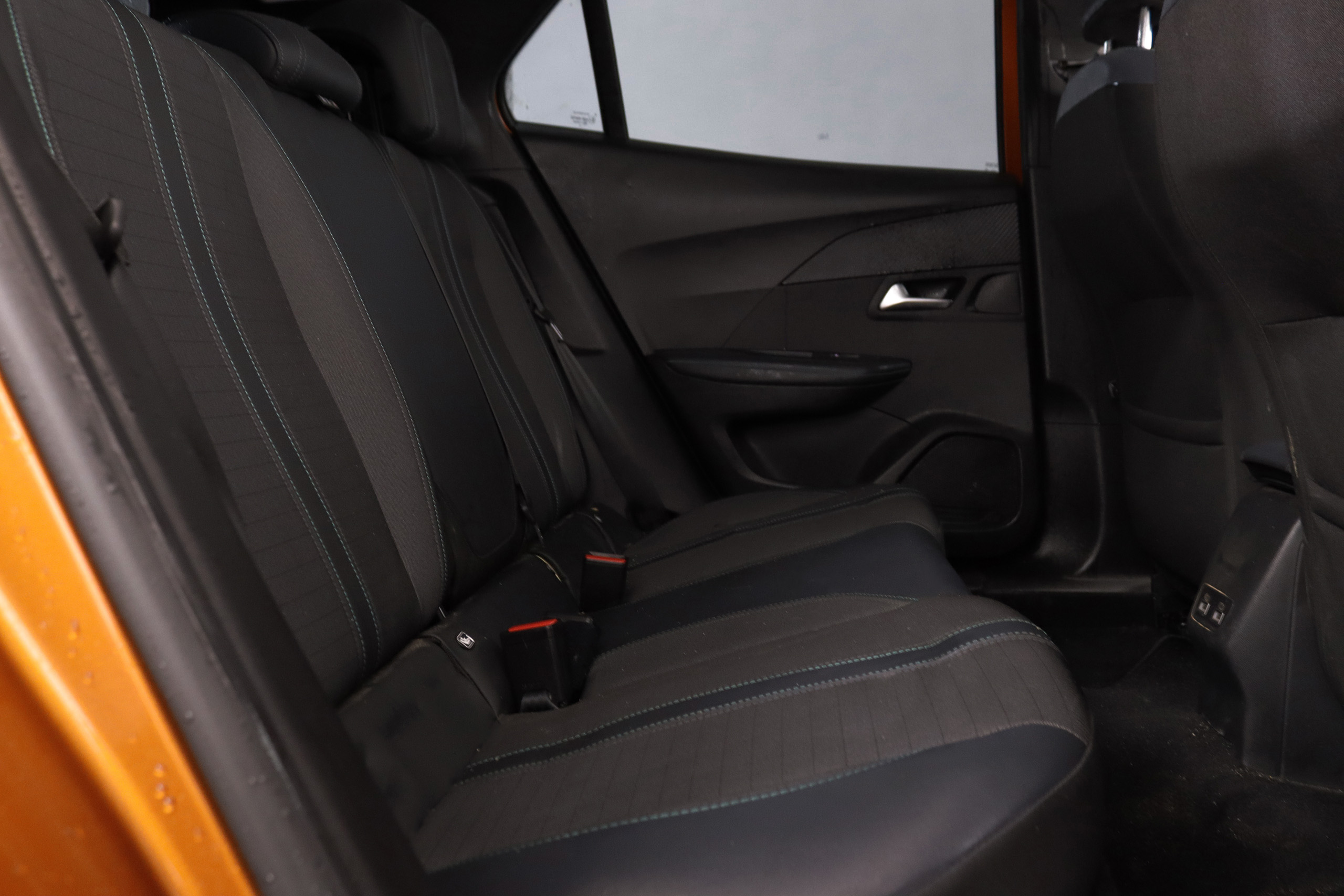 Peugeot 2008 ALLURE ELECTRICO AUTO 136cv 5P # NAVY foto 24