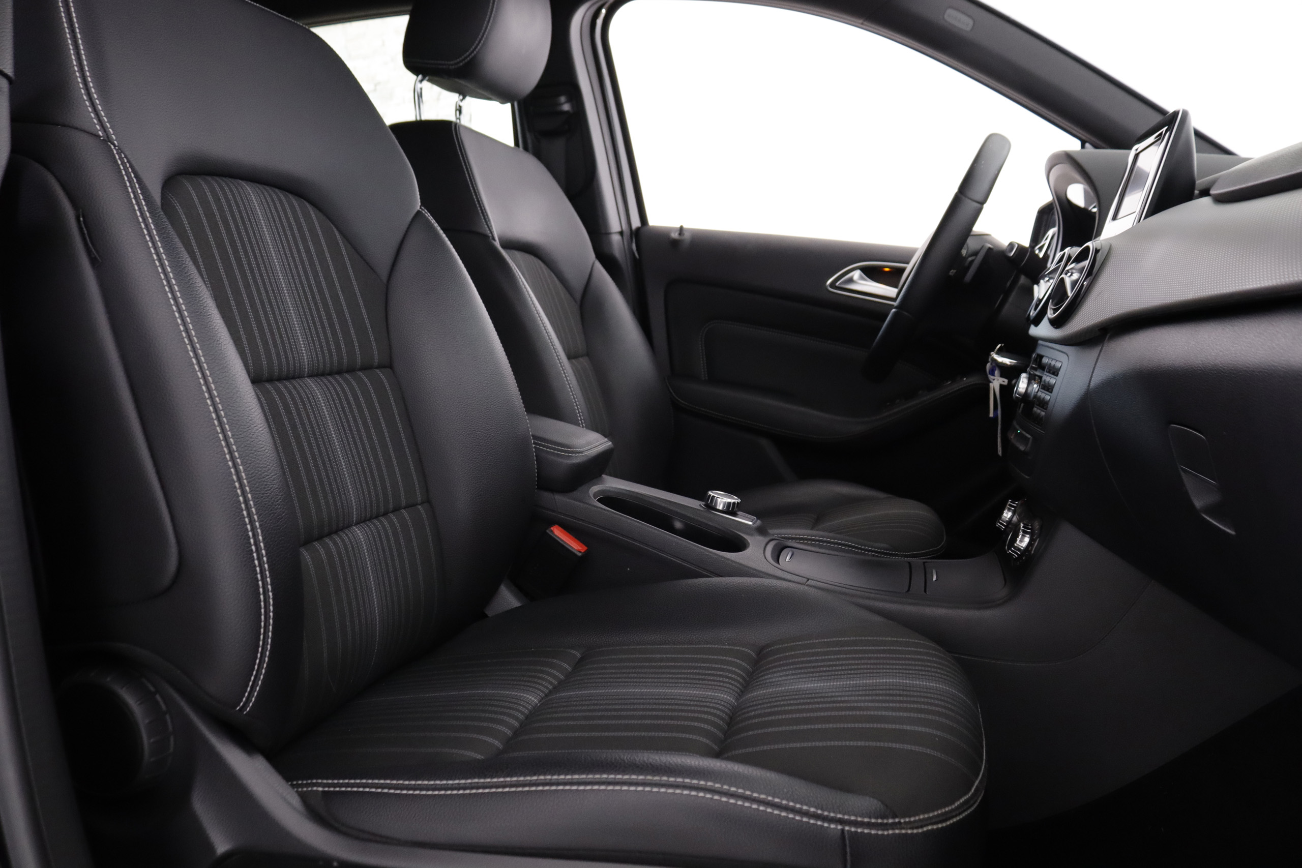 Mercedes-benz B 200 CLASE B B 200 CDI 7G AUTO SPORT 136cv 5P # BIXENON,NAVY foto 25