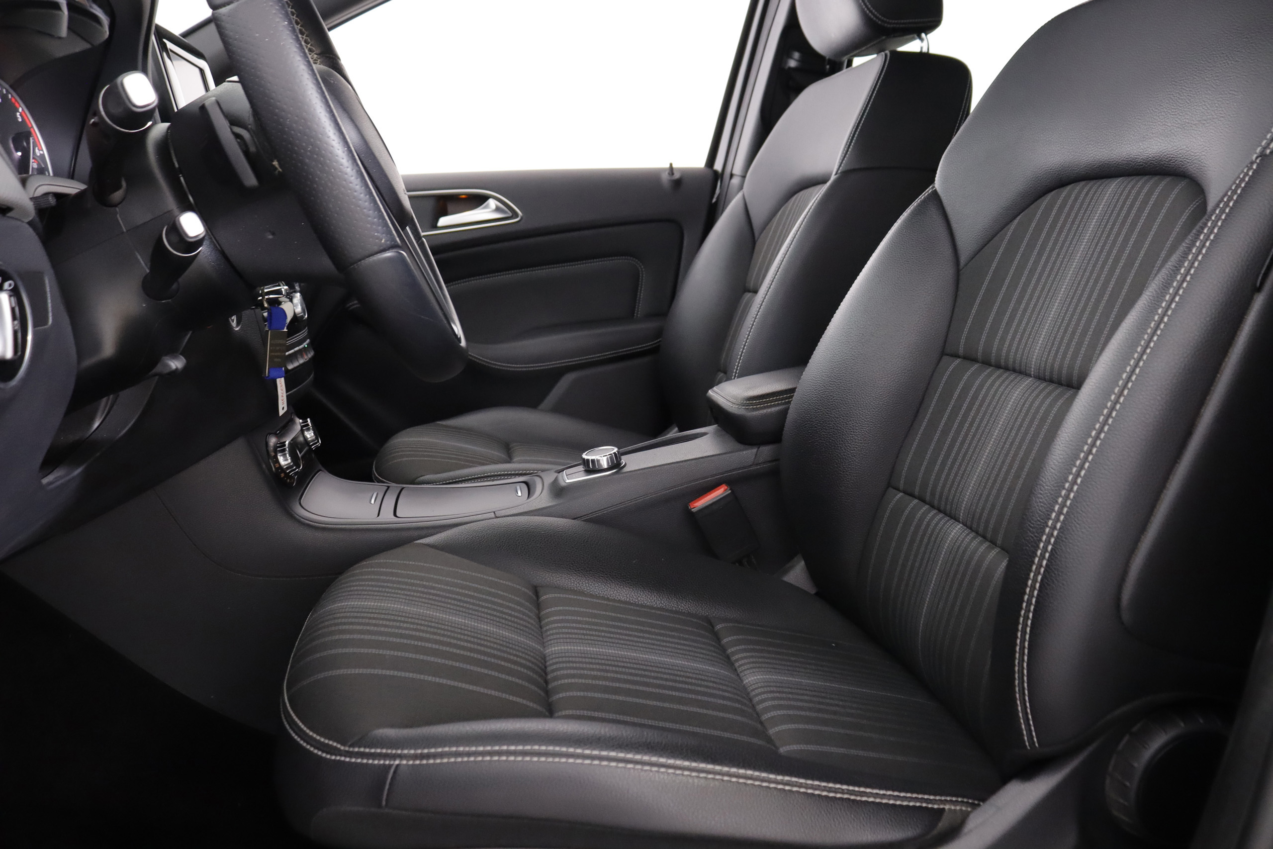 Mercedes-benz B 200 CLASE B B 200 CDI 7G AUTO SPORT 136cv 5P # BIXENON,NAVY foto 24