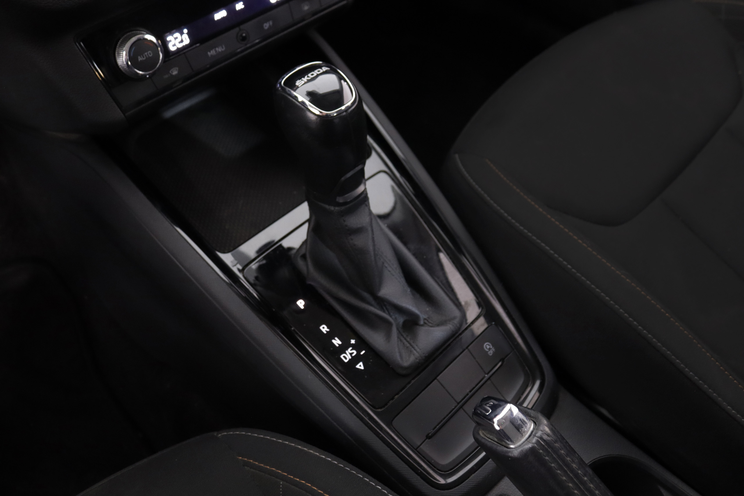 Skoda KAMIQ 1.0 TSI DSG AMBITION AUTO 110cv 5P # IVA DEDUCIBLE, PARKTRONIC foto 18