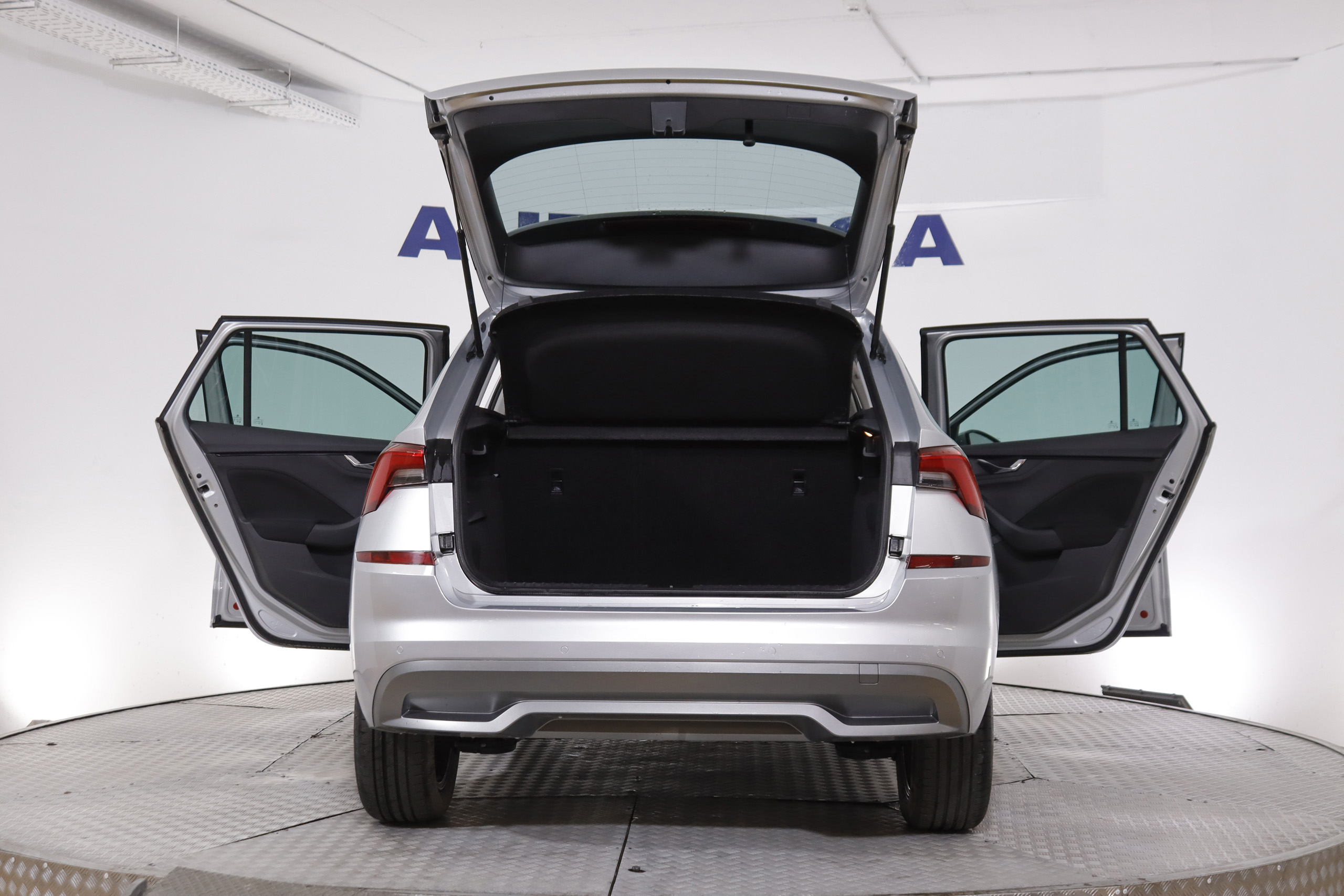 Skoda KAMIQ 1.0 SPORT 110cv 5P # PARKTRONIC, BLUETOOTH foto 13