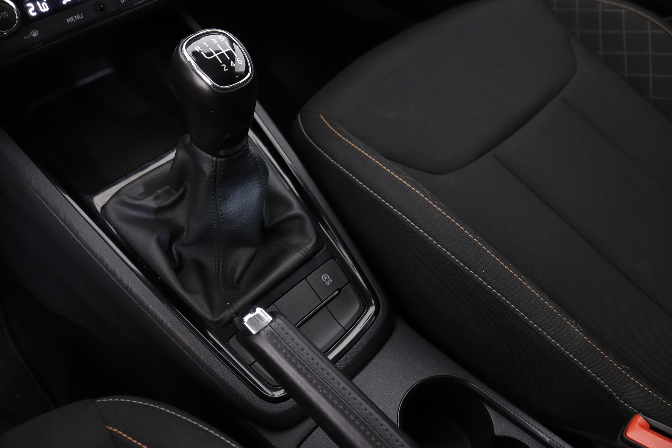 Skoda KAMIQ 1.0 SPORT 110cv 5P # PARKTRONIC, BLUETOOTH foto 17