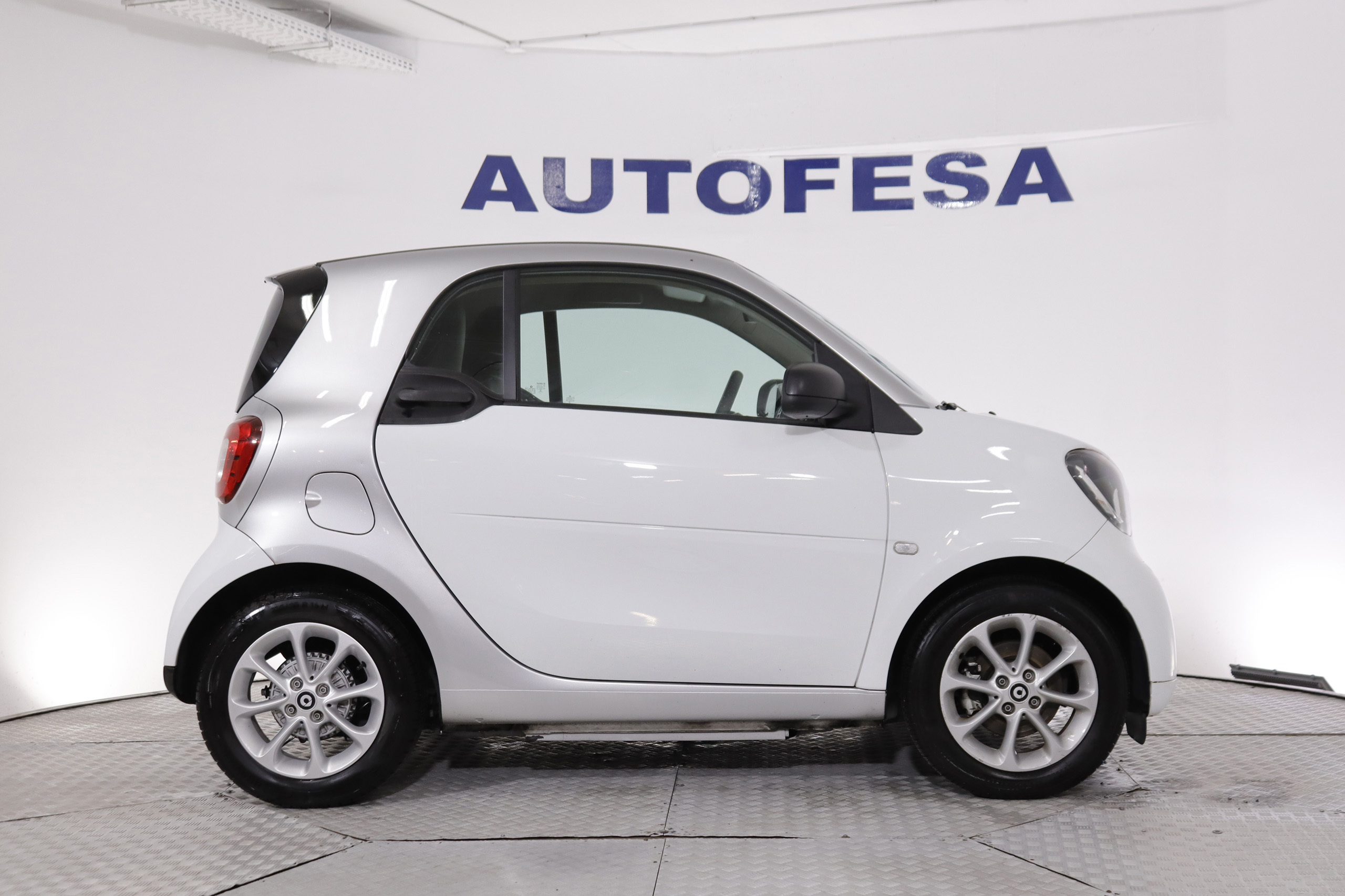 Smart Fortwo COUPE PASSION ELECTRICO AUTO 56cv 3P # NAVY, CUERO foto 10