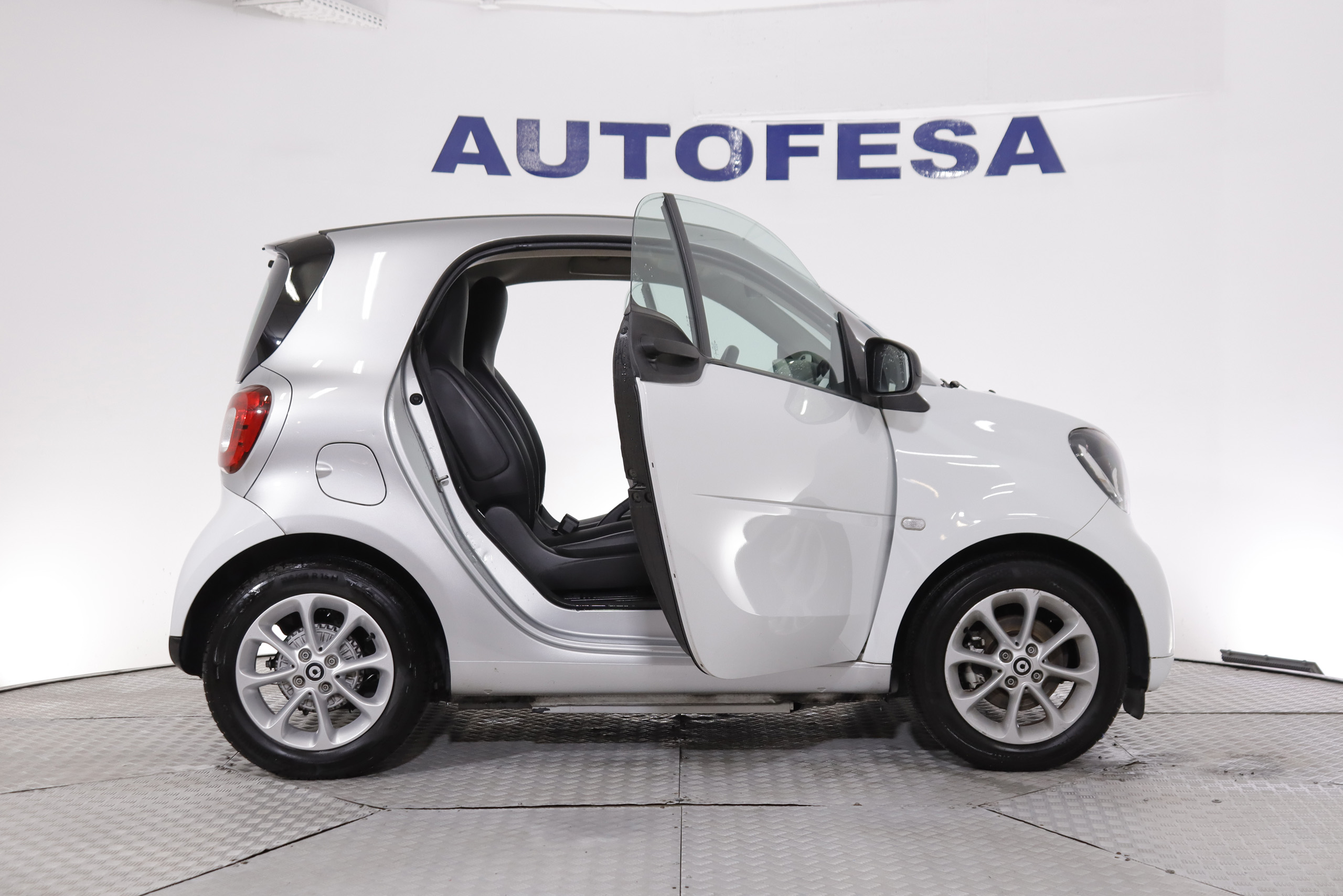 Smart Fortwo COUPE PASSION ELECTRICO AUTO 56cv 3P # NAVY, CUERO foto 11