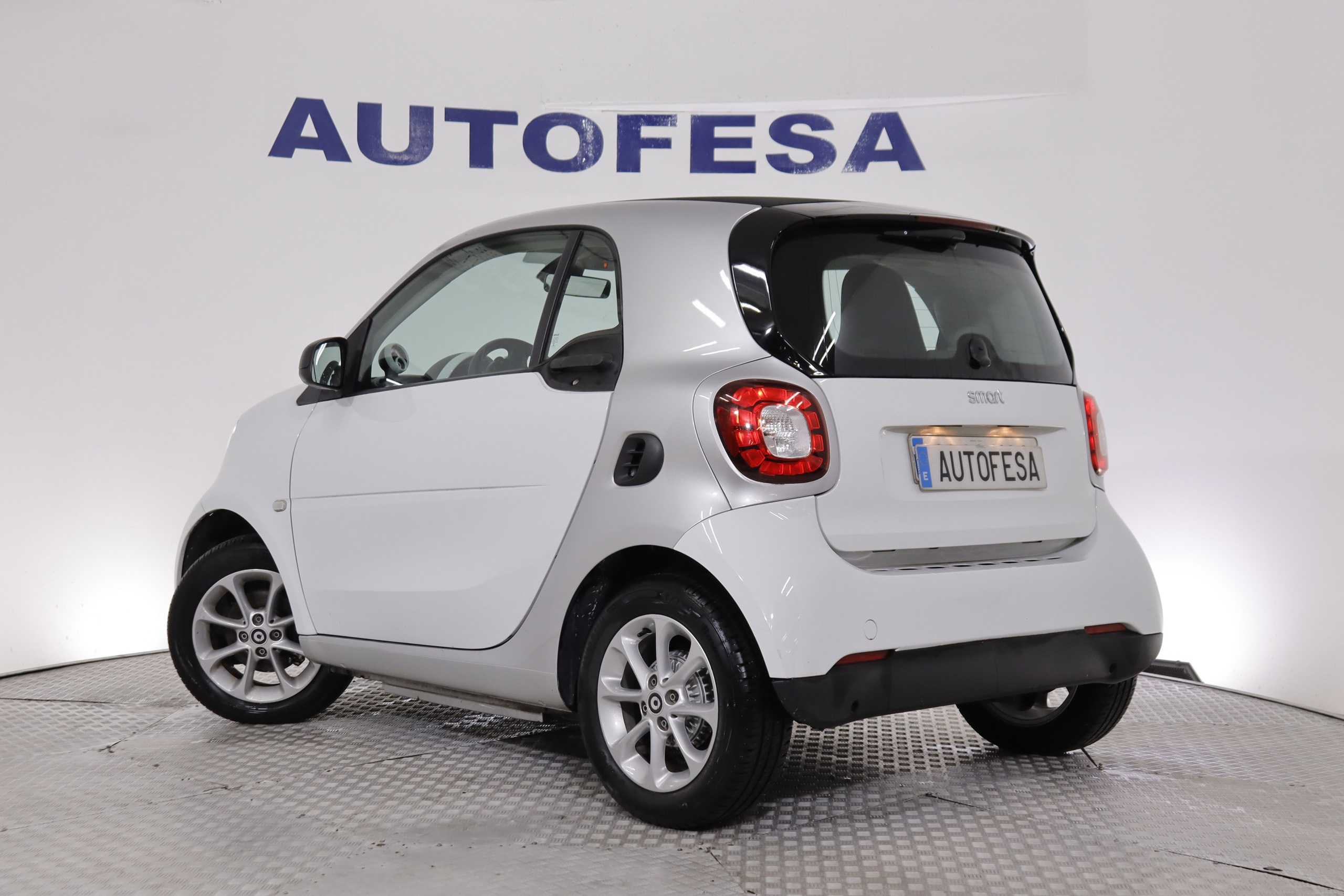 Smart Fortwo COUPE PASSION ELECTRICO AUTO 56cv 3P # NAVY, CUERO foto 6