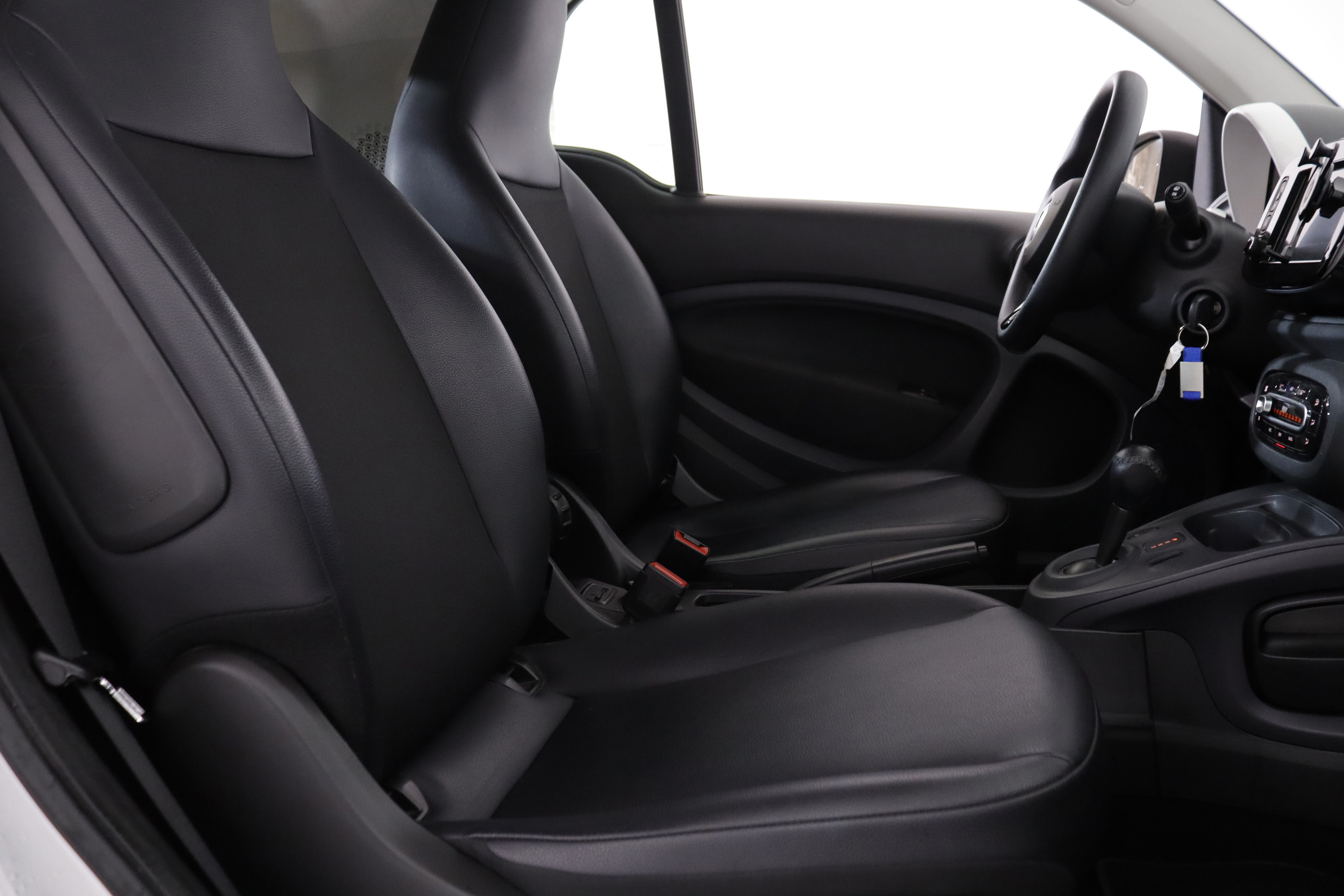 Smart Fortwo COUPE PASSION ELECTRICO AUTO 56cv 3P # NAVY, CUERO foto 22