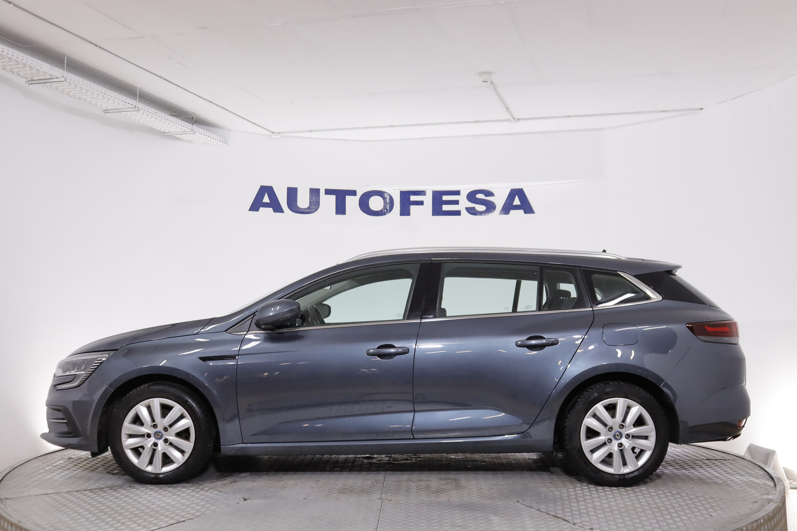 Renault Megane ESTATE 1.6 E-TECH PLUG IN 160CV AUTO 5P # IVA DEDUCIBLE,NAVY,FAROS LED foto 5