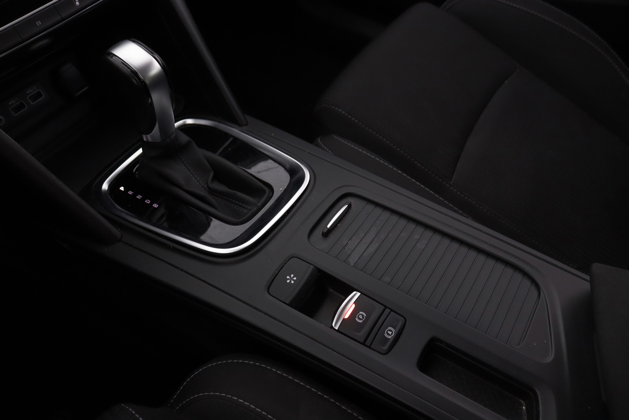 Renault Megane ESTATE 1.6 E-TECH PLUG IN 160CV AUTO 5P # IVA DEDUCIBLE,NAVY,FAROS LED foto 18