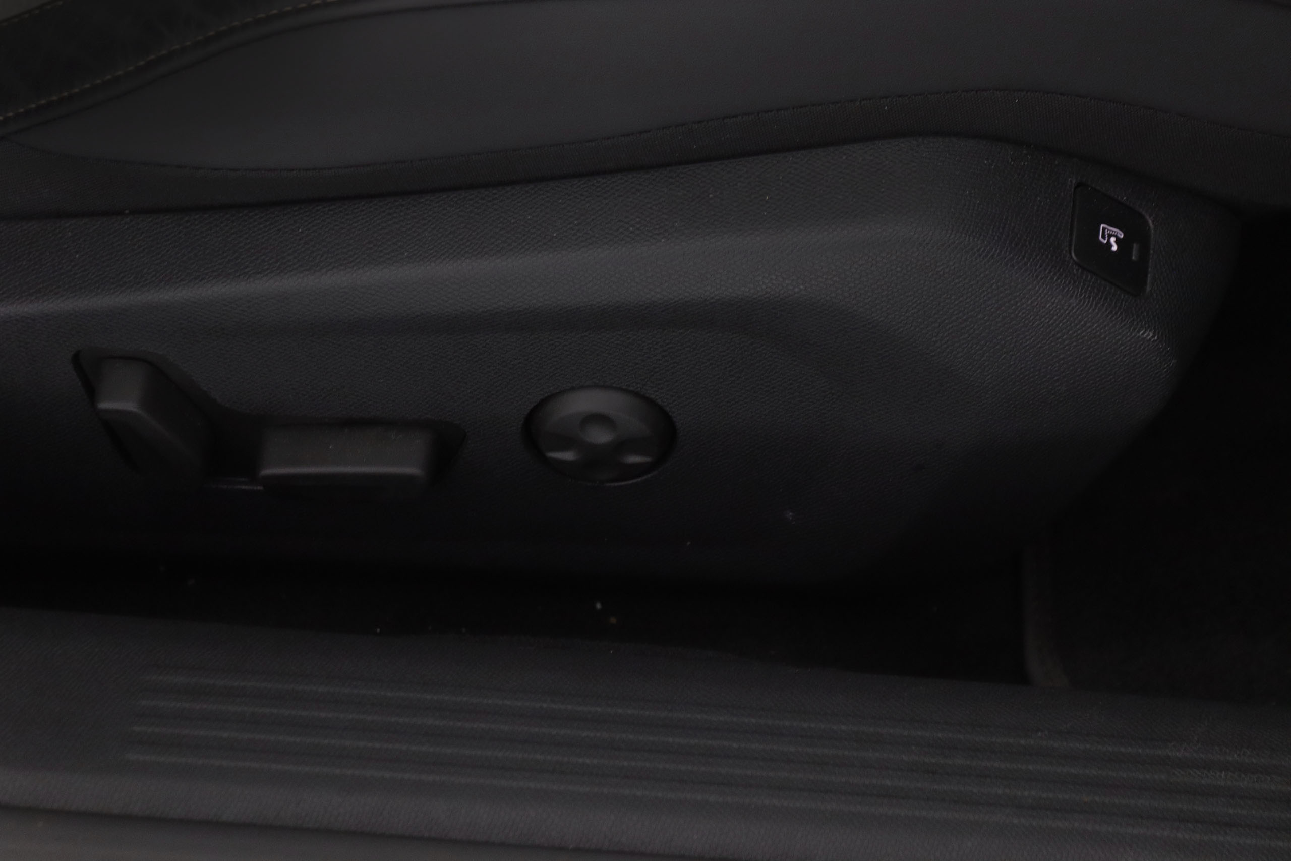 Peugeot 508 GT 1.6 Hibrido Enchufable Auto 180cv 5P # NAVY,FAROS LED,PARKTRONIC,CAMARA TRASERA foto 27