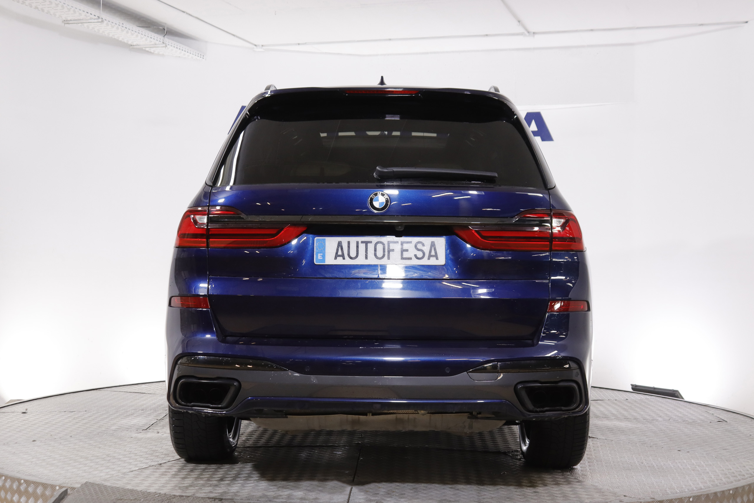 BMW X7 M50i AUTO 530cv Individual 7 PLAZAS 5P # IVA DEDUCIBLE, TECHO ELE PANORAMICO DOBLE, NAVY, CUERO BOLA foto 7