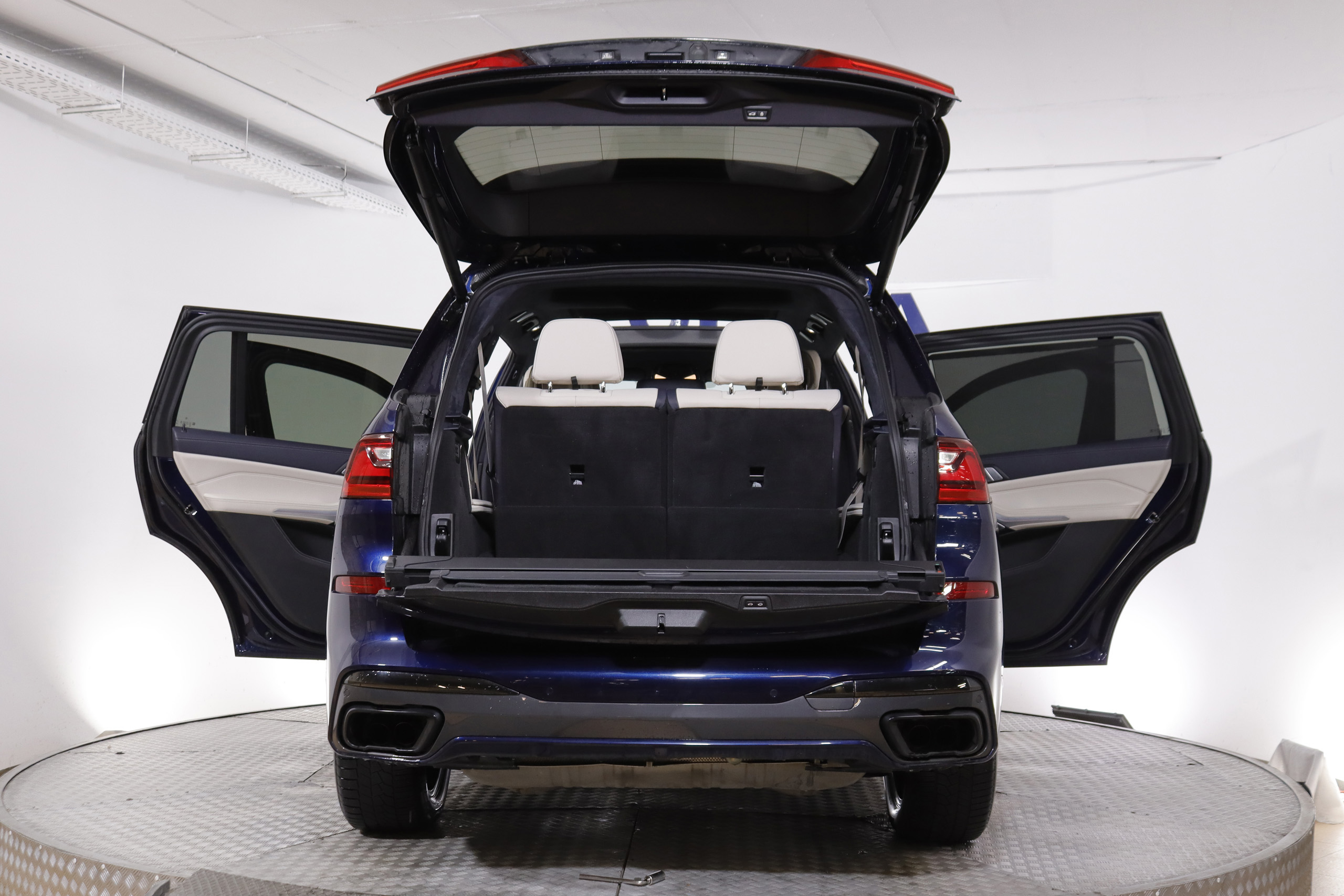 BMW X7 M50i AUTO 530cv Individual 7 PLAZAS 5P # IVA DEDUCIBLE, TECHO ELE PANORAMICO DOBLE, NAVY, CUERO BOLA foto 13