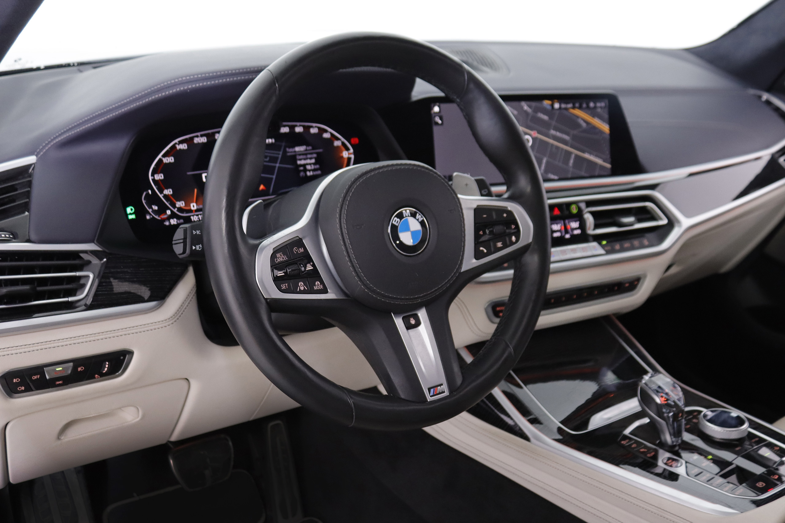 BMW X7 M50i AUTO 530cv Individual 7 PLAZAS 5P # IVA DEDUCIBLE, TECHO ELE PANORAMICO DOBLE, NAVY, CUERO BOLA foto 17