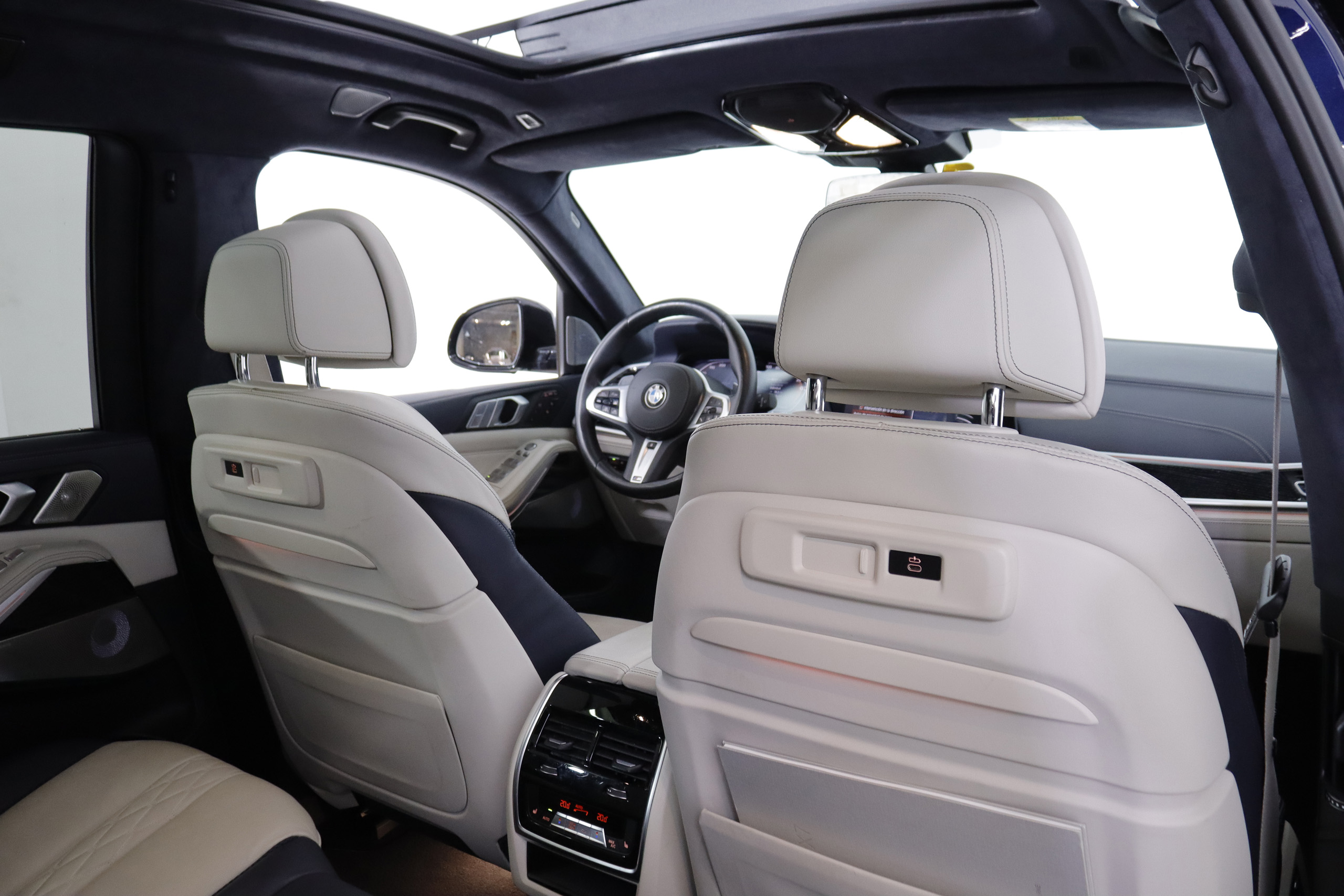 BMW X7 M50i AUTO 530cv Individual 7 PLAZAS 5P # IVA DEDUCIBLE, TECHO ELE PANORAMICO DOBLE, NAVY, CUERO BOLA foto 35